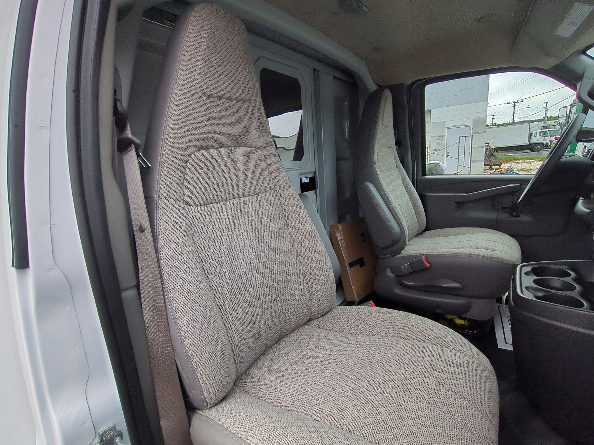 2025 Chevrolet Express Cutaway 3500 1WT Regular Wheelbase RWD