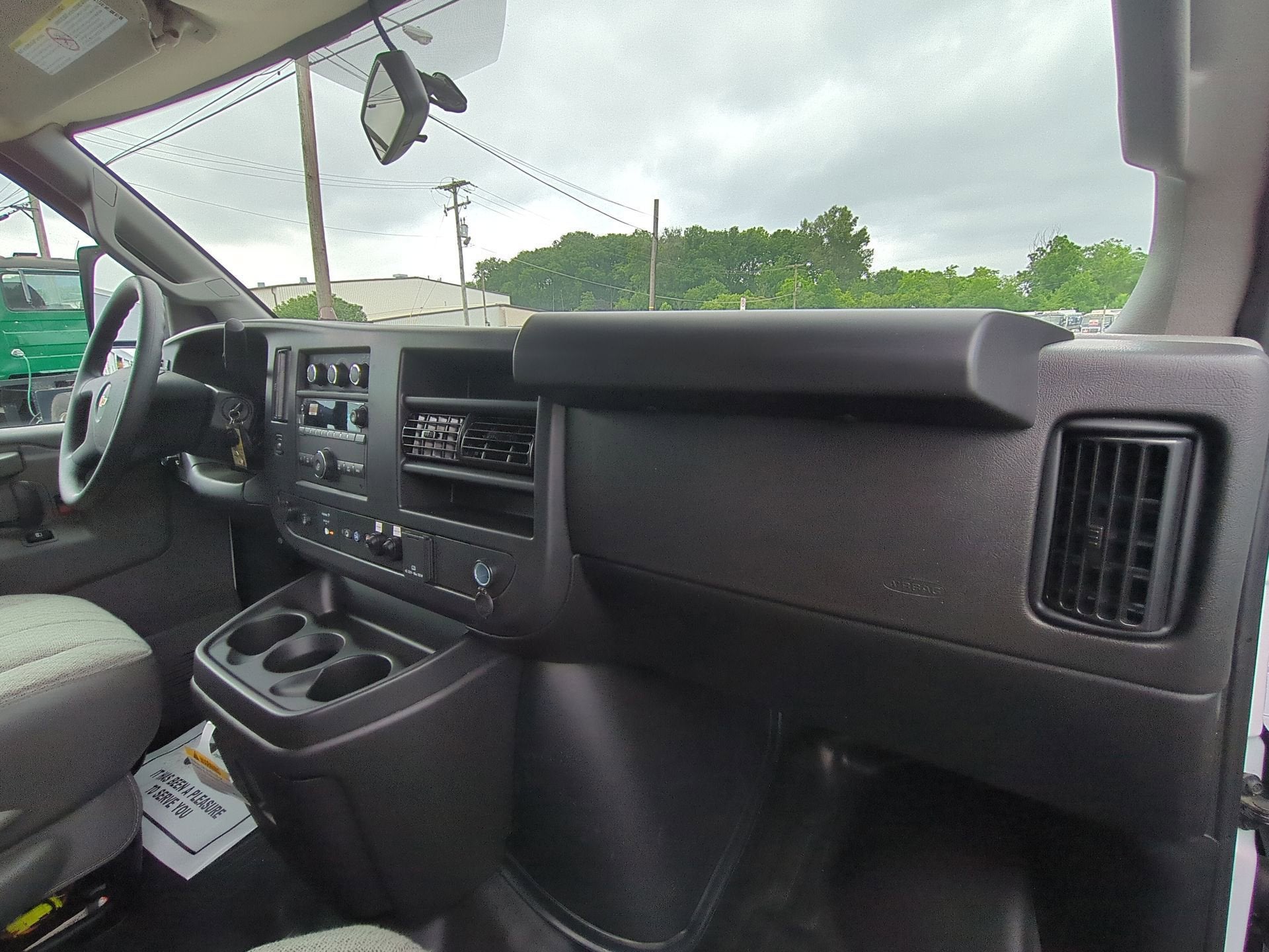 2025 Chevrolet Express Cutaway 3500 1WT Regular Wheelbase RWD