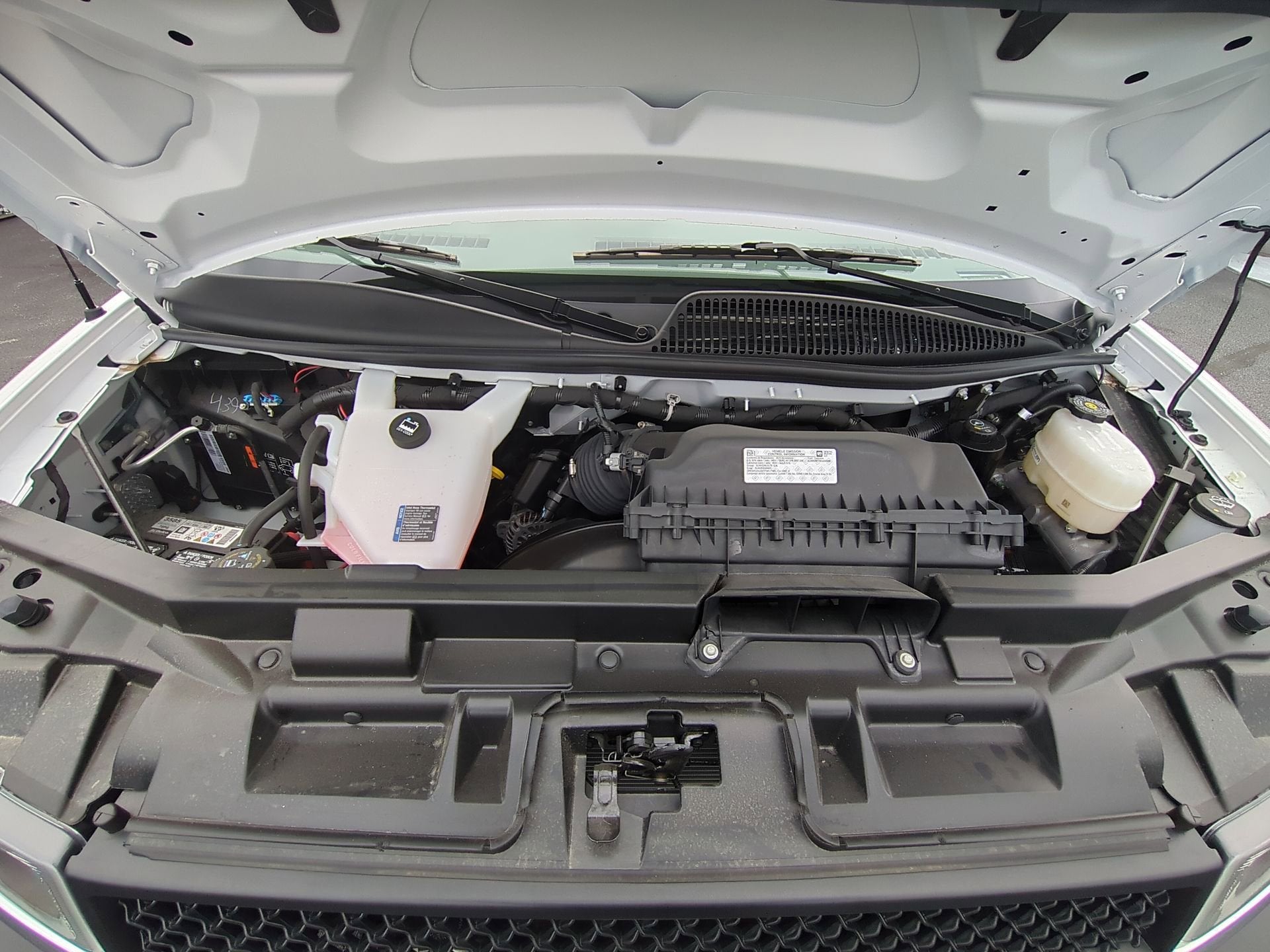 2025 Chevrolet Express Cutaway 3500 1WT Regular Wheelbase RWD