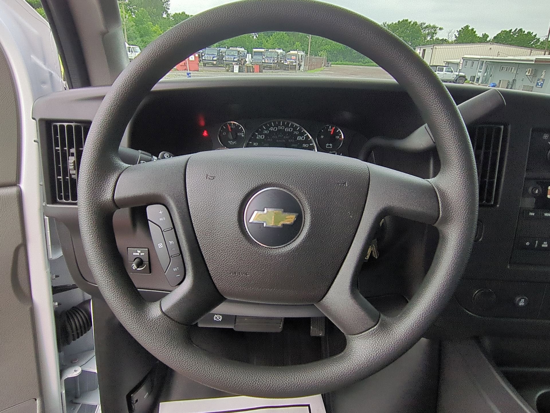 2025 Chevrolet Express Cutaway 3500 1WT Regular Wheelbase RWD