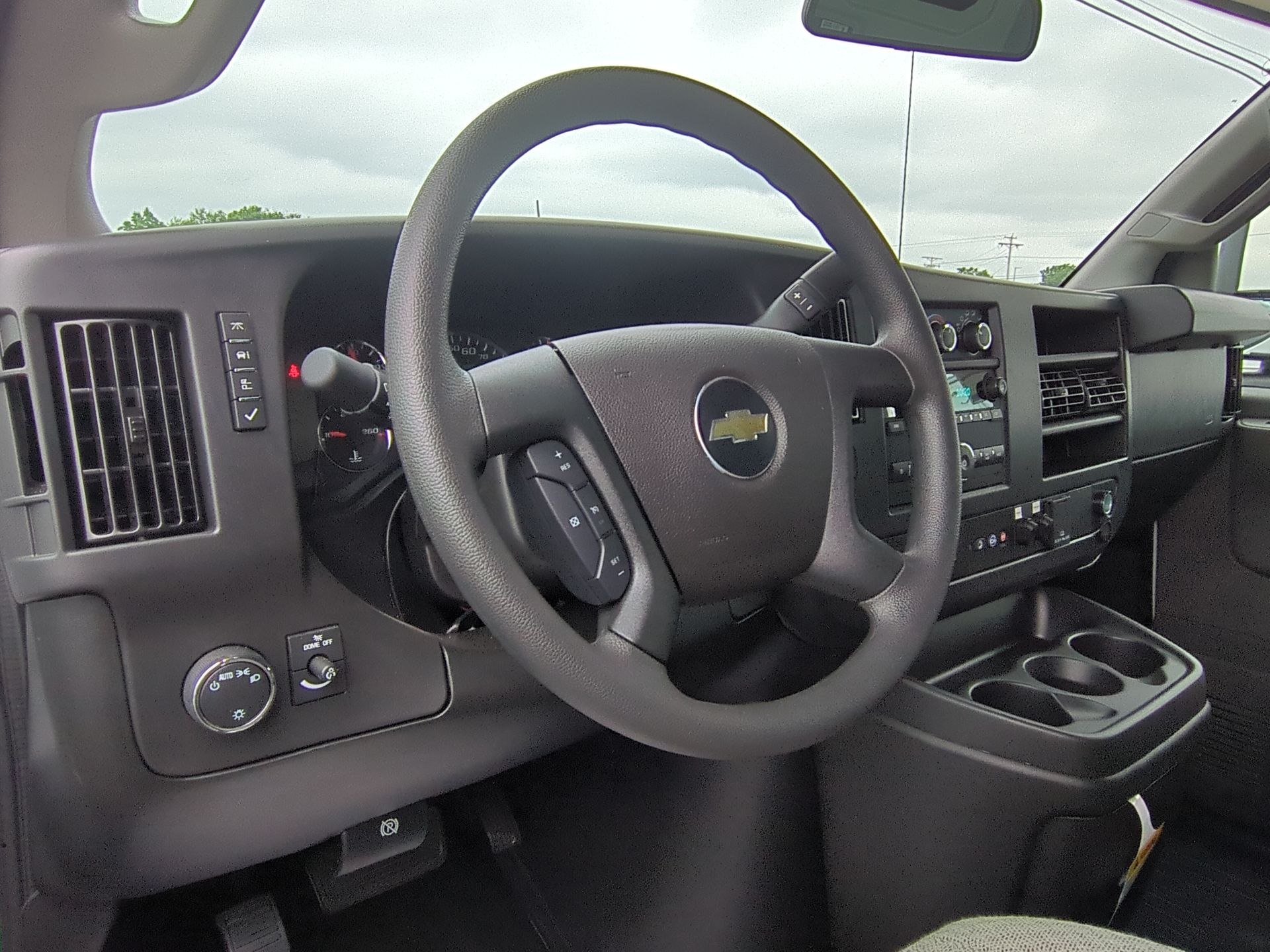 2025 Chevrolet Express Cutaway 3500 1WT Regular Wheelbase RWD