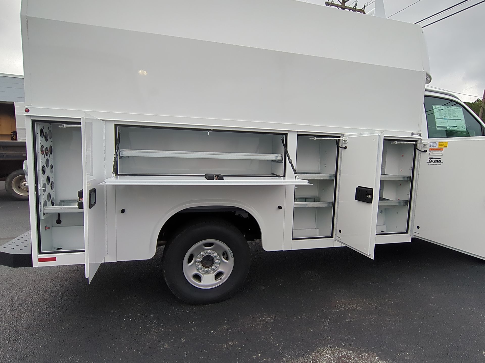 2025 Chevrolet Express Cutaway 3500 1WT Regular Wheelbase RWD