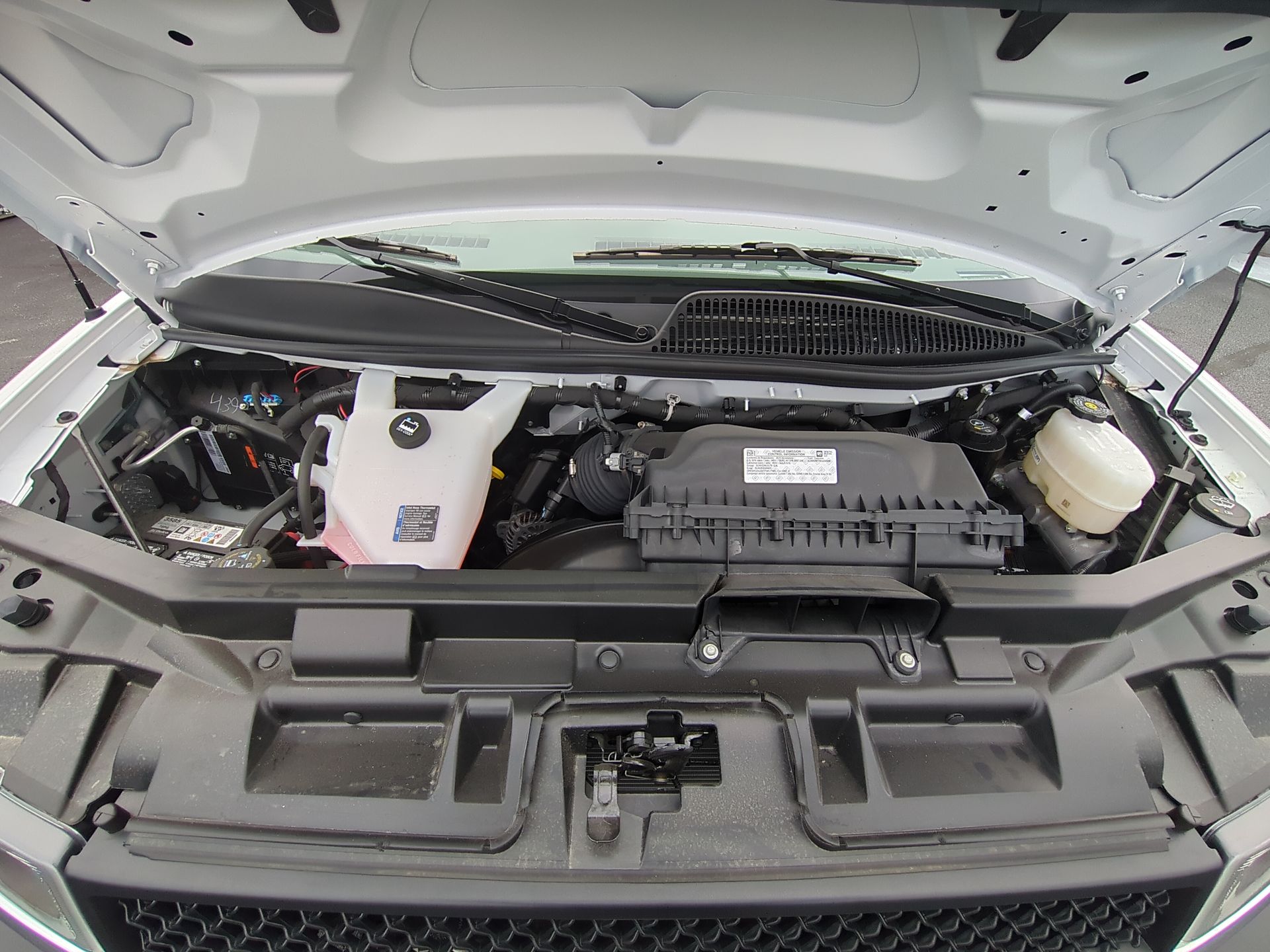 2025 Chevrolet Express Cutaway 3500 1WT Regular Wheelbase RWD