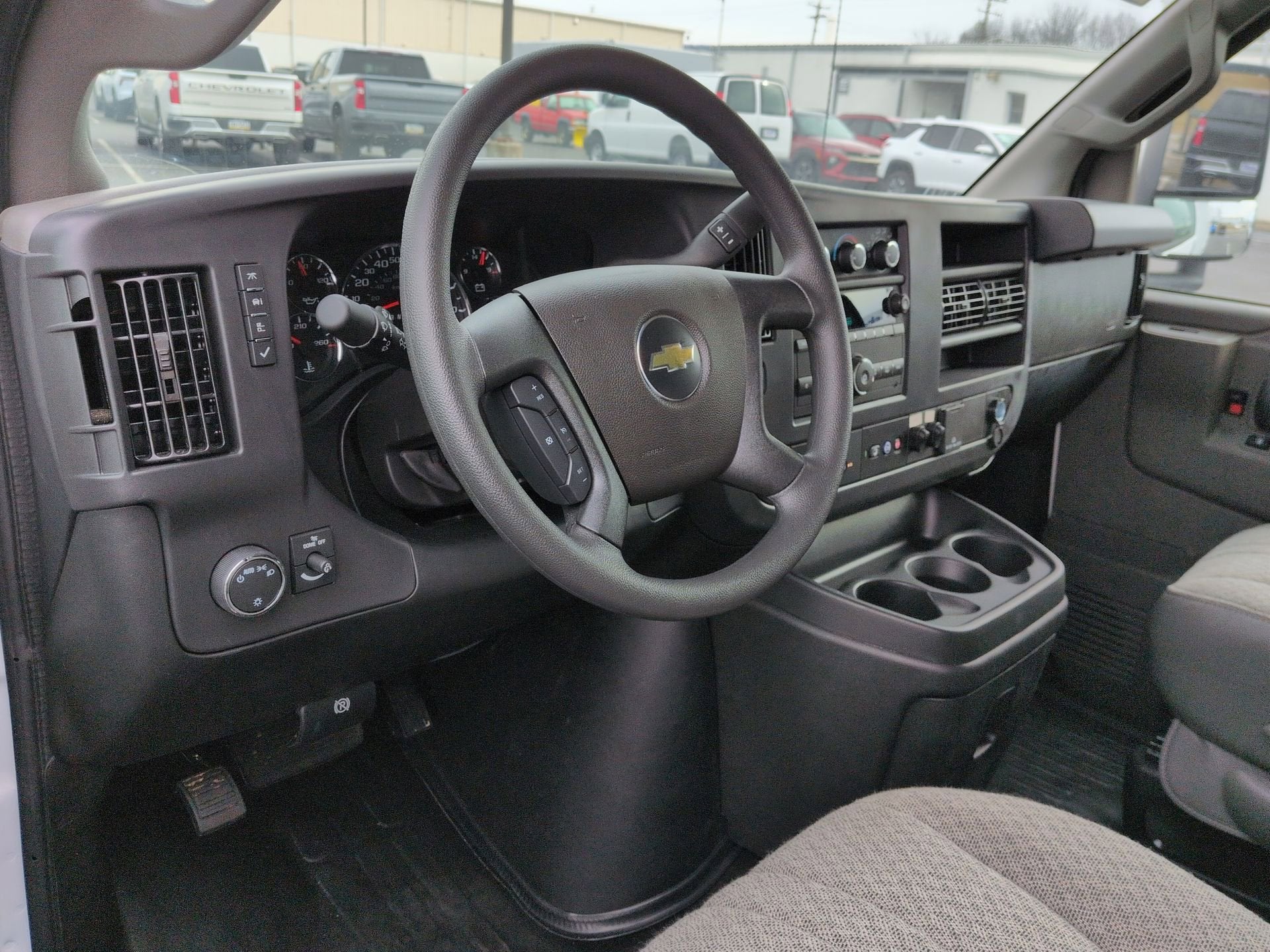 2025 Chevrolet Express Cutaway 3500 1WT Regular Wheelbase RWD