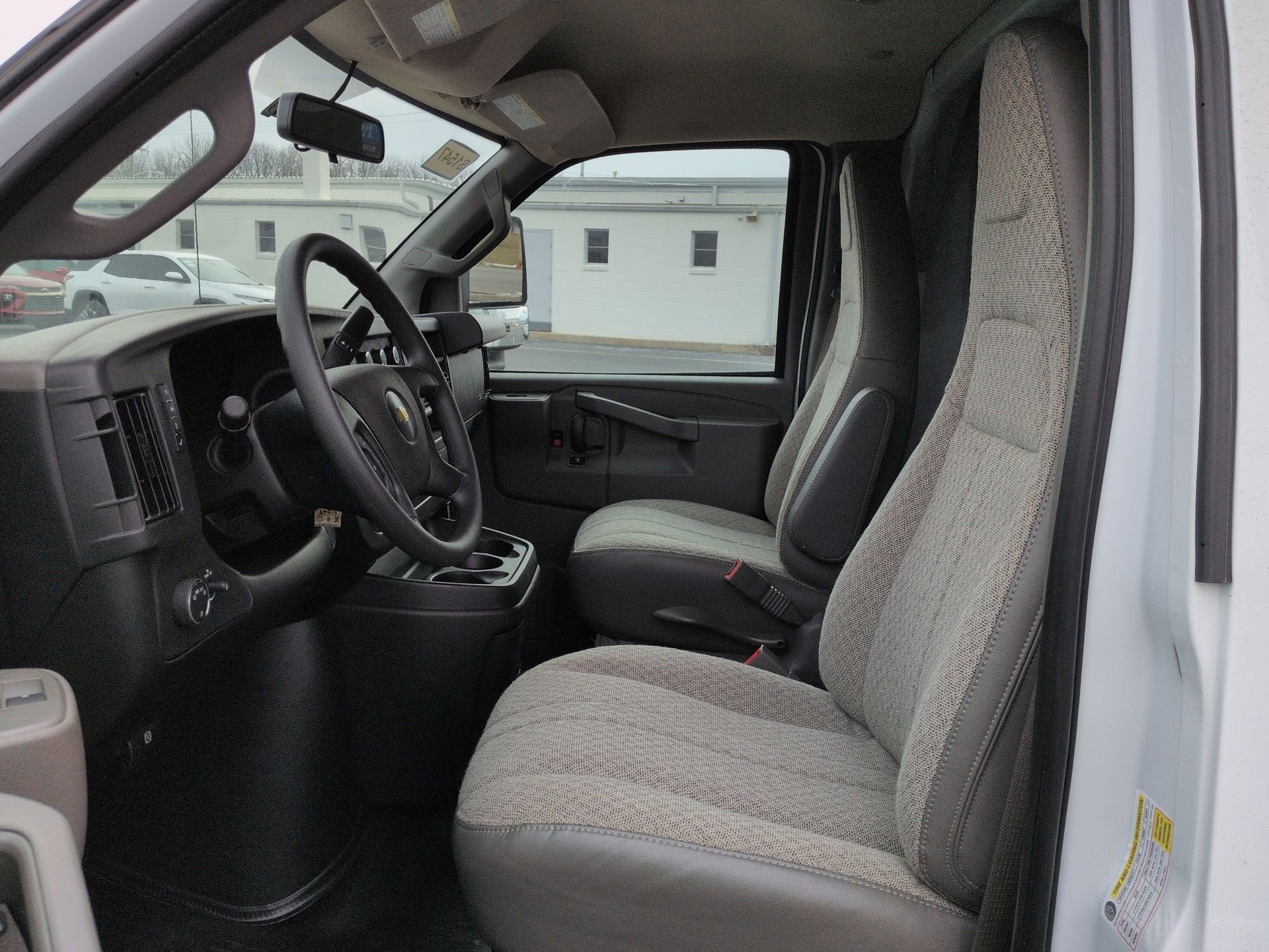 2025 Chevrolet Express Cutaway 3500 1WT Regular Wheelbase RWD