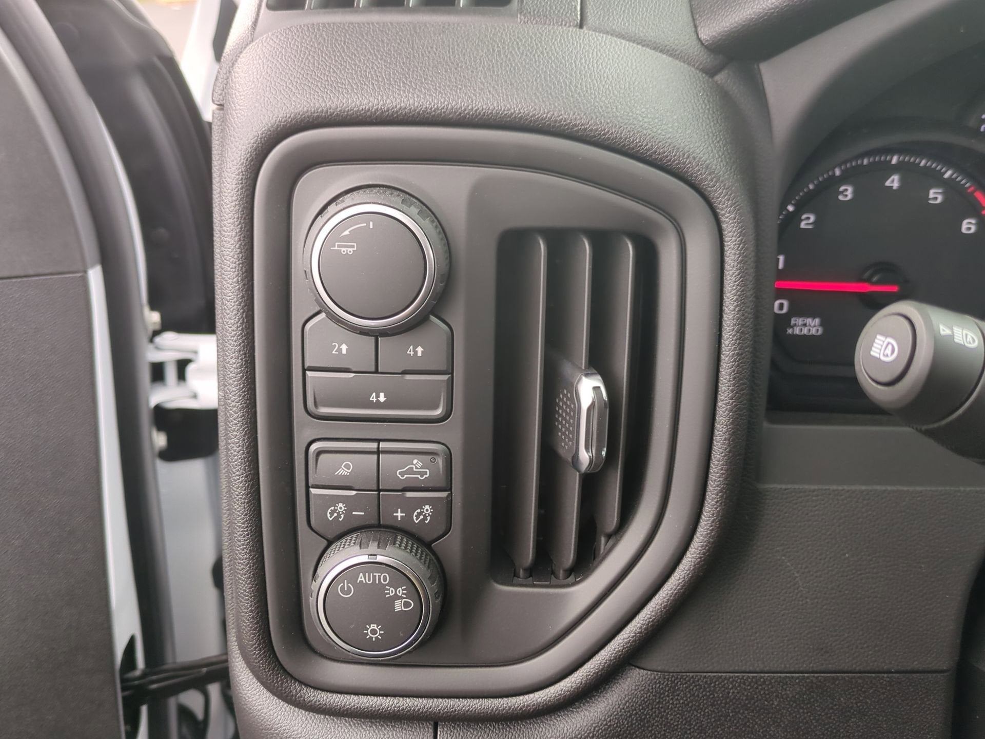 2026 Chevrolet Silverado 2500 HD Custom Crew Cab Standard Box 4WD