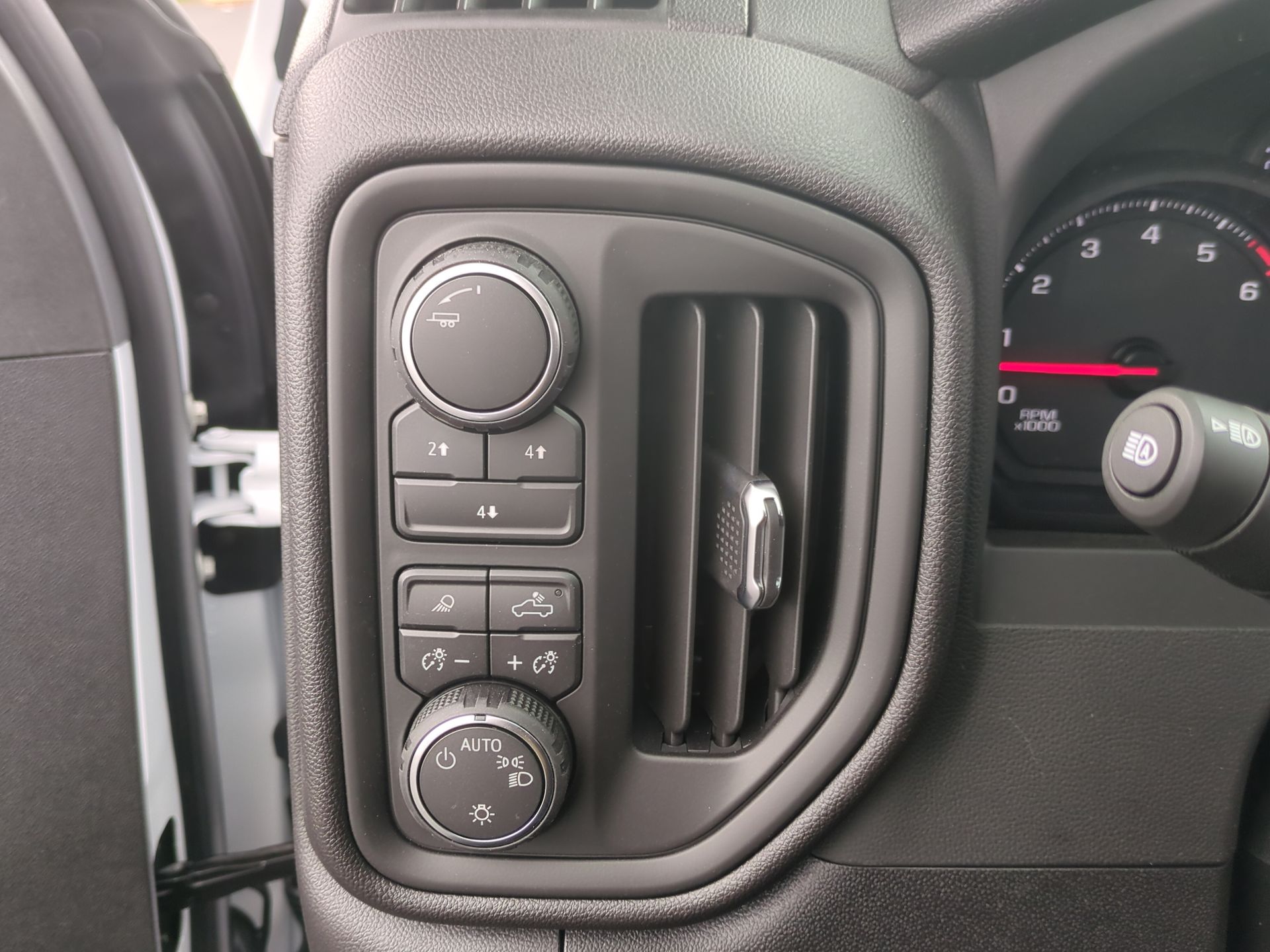 2026 Chevrolet Silverado 2500 HD Custom Crew Cab Standard Box 4WD