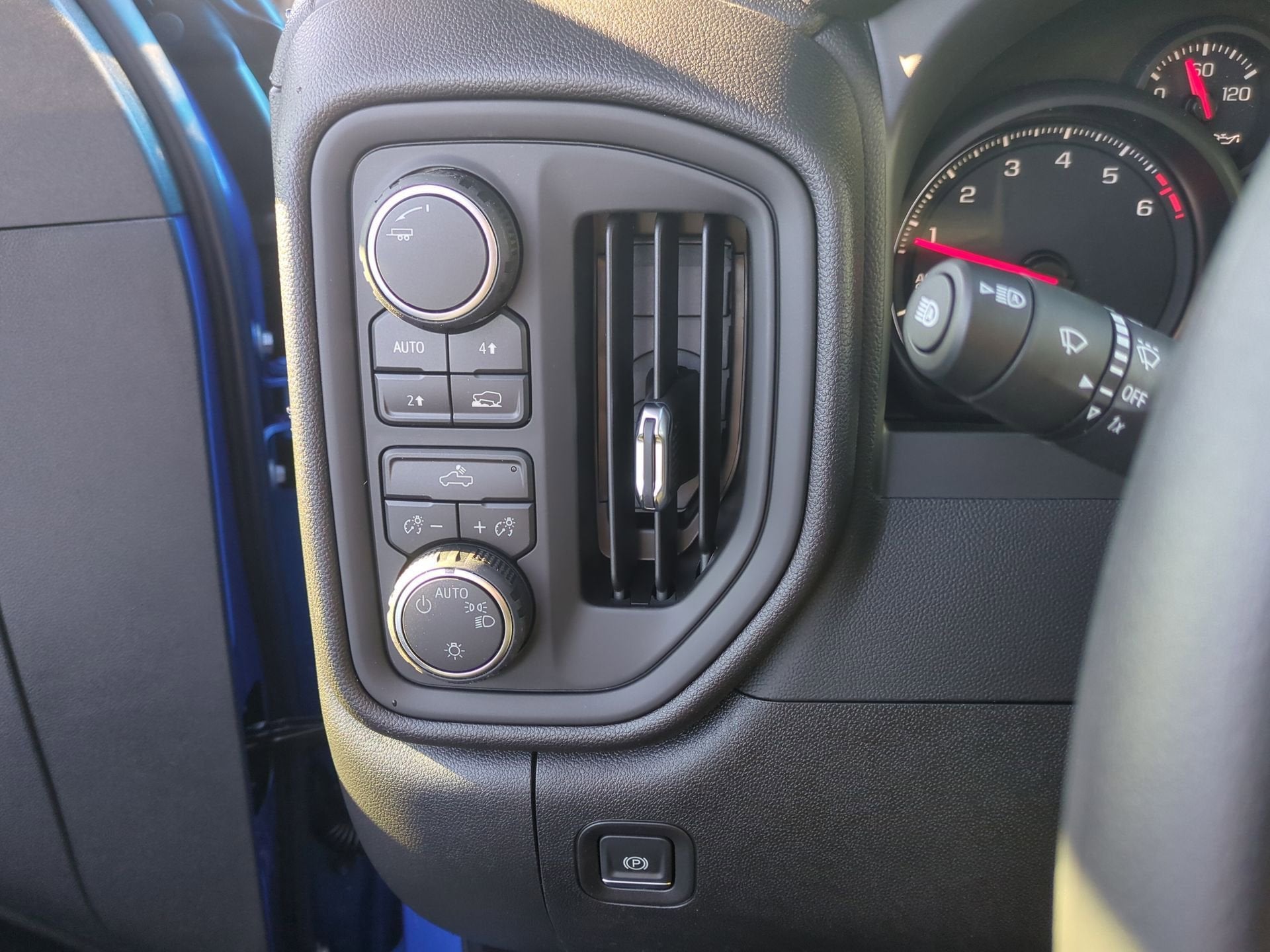 2026 Chevrolet Silverado 1500 Custom Crew Cab Short Box 4WD