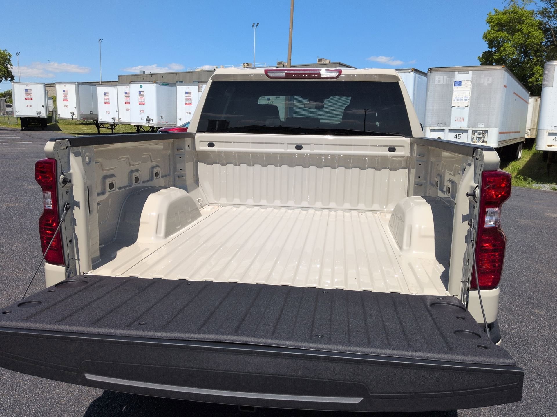 2026 Chevrolet Silverado 1500 Custom Crew Cab Short Box 4WD