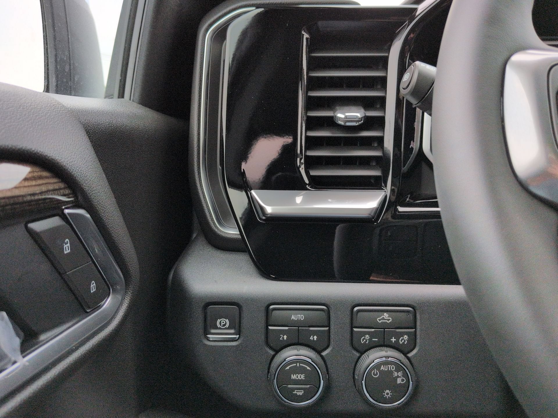 2026 Chevrolet Silverado 1500 LT (2FL) Crew Cab Short Box 4WD