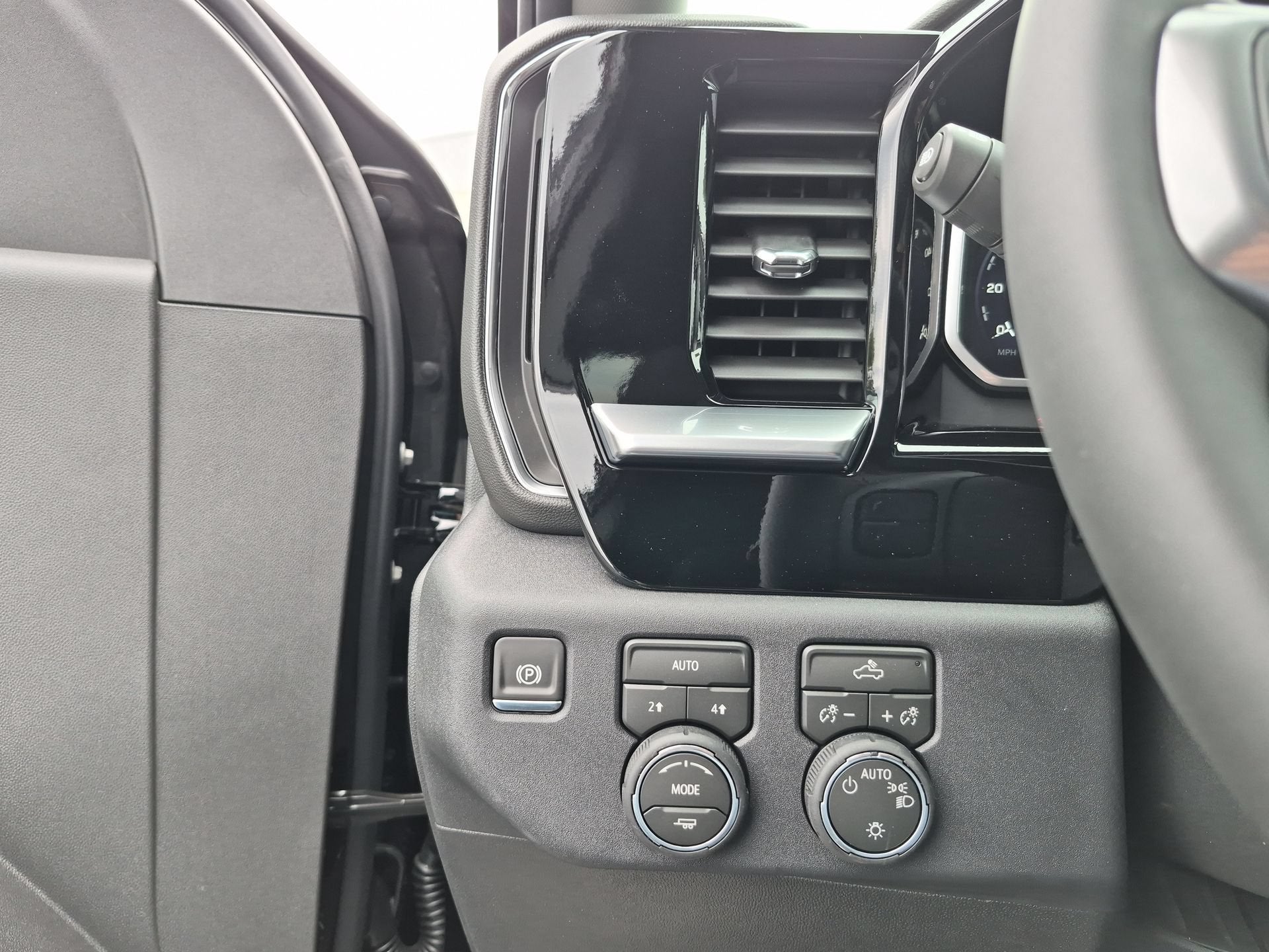 2026 Chevrolet Silverado 1500 LT (2FL) Crew Cab Short Box 4WD