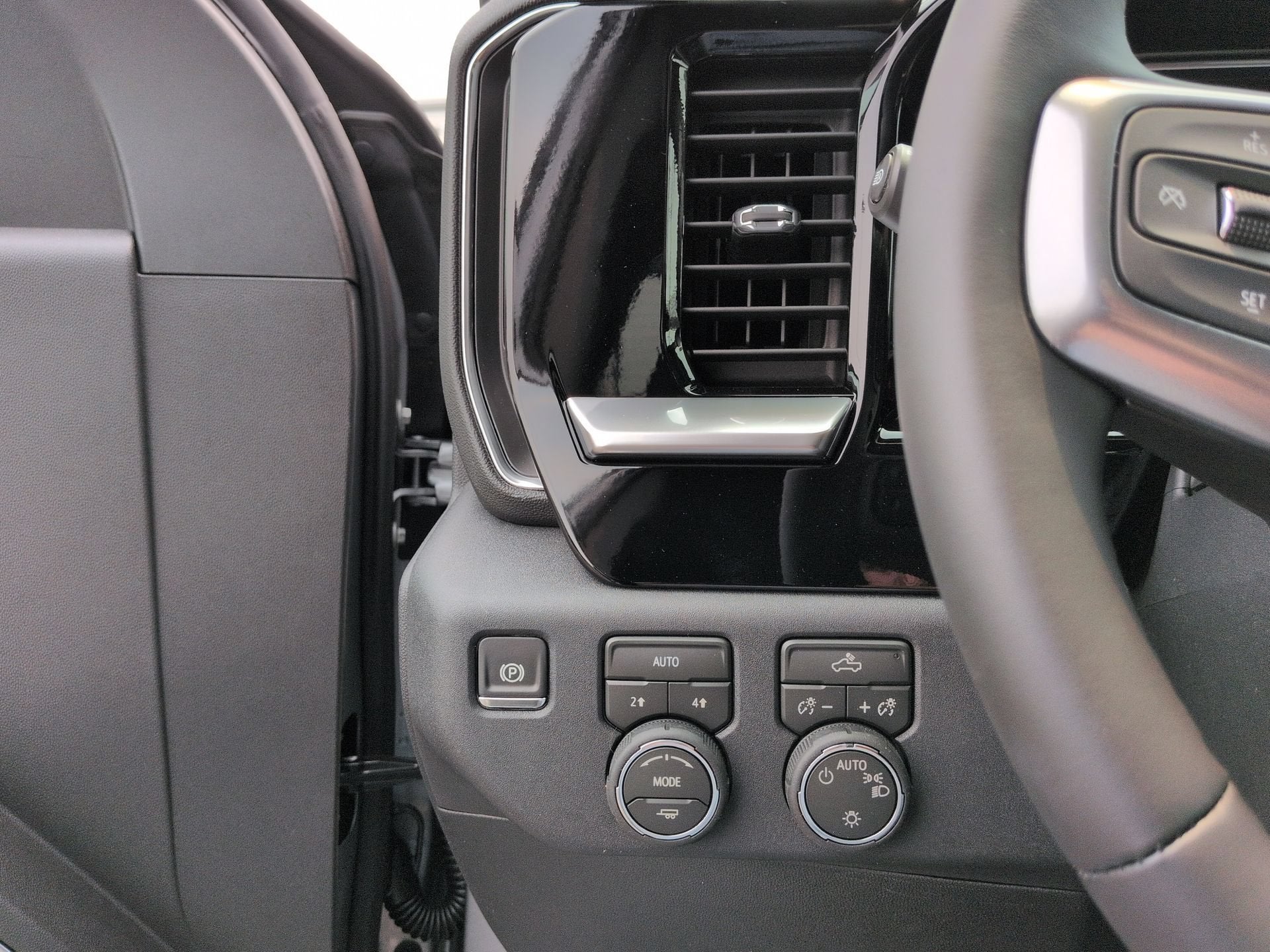 2026 Chevrolet Silverado 1500 LT (2FL) Crew Cab Short Box 4WD