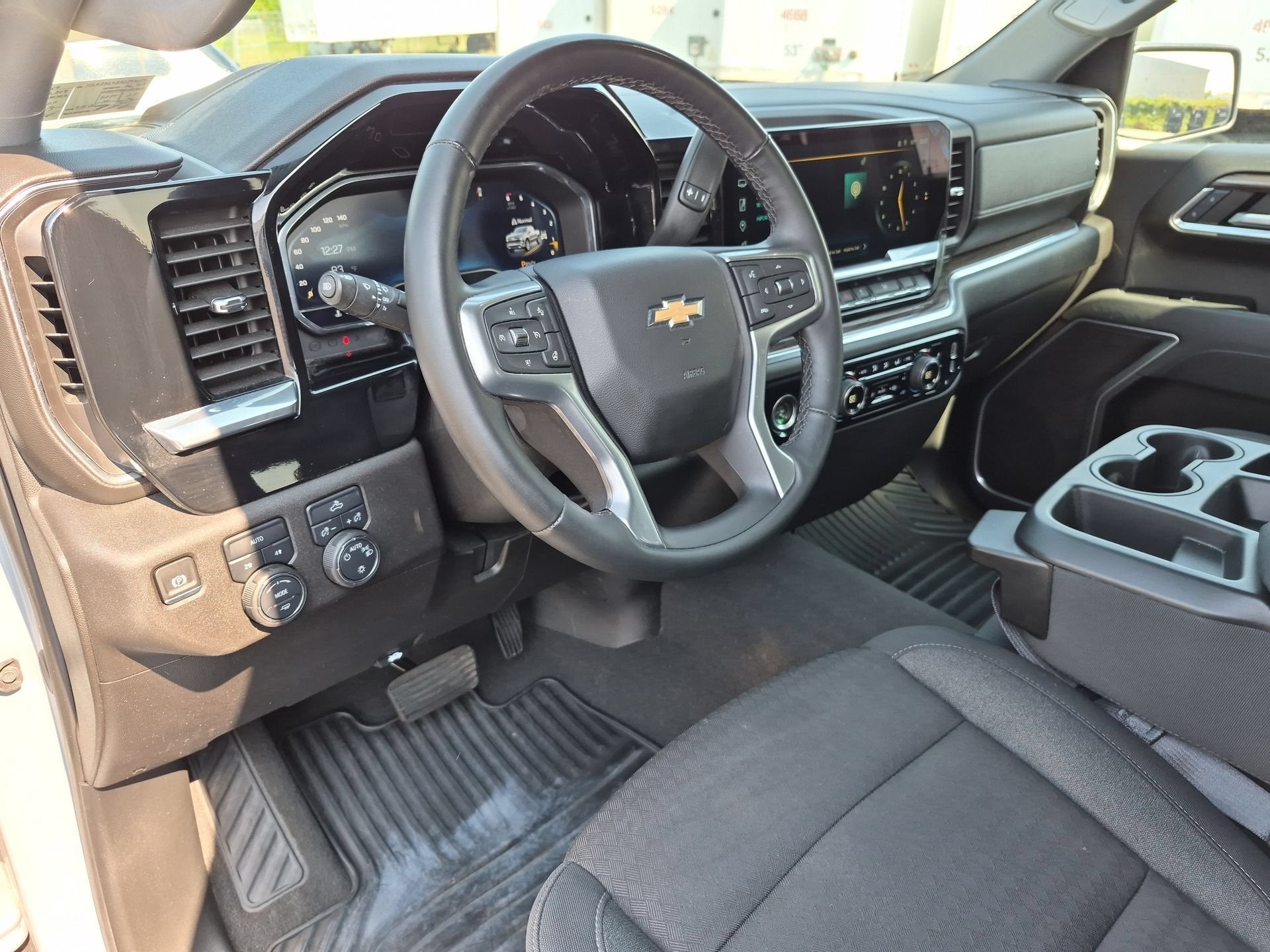 2024 Chevrolet Silverado 1500 LT - Photo 10