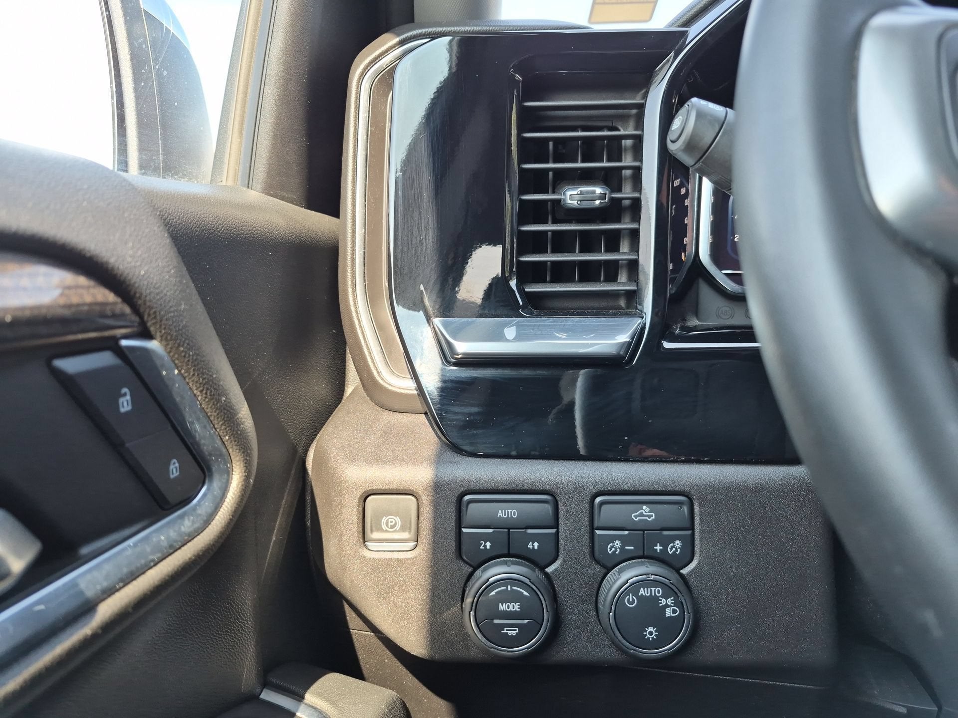 2024 Chevrolet Silverado 1500 LT - Photo 18