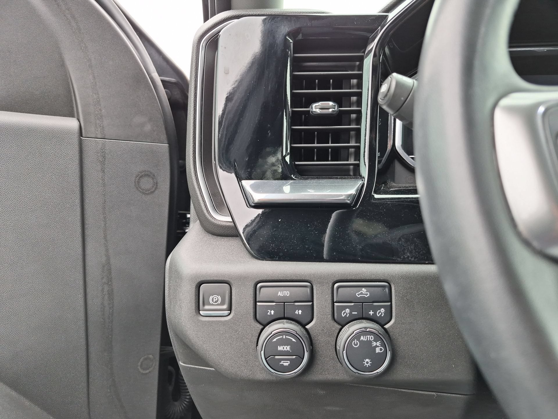 2024 Chevrolet Silverado 1500 LT - Photo 18