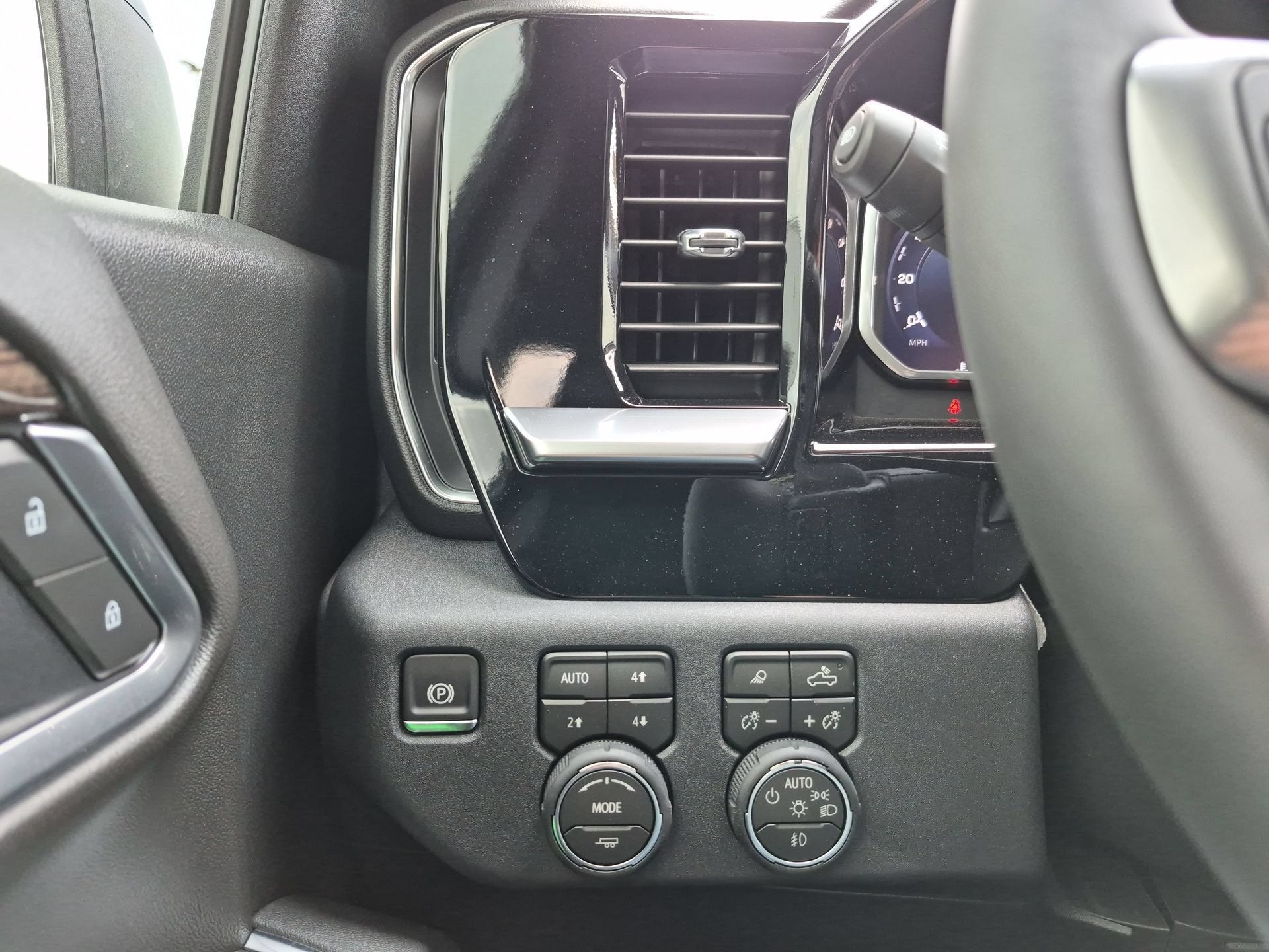 2026 Chevrolet Silverado 1500 RST Crew Cab Short Box 4WD