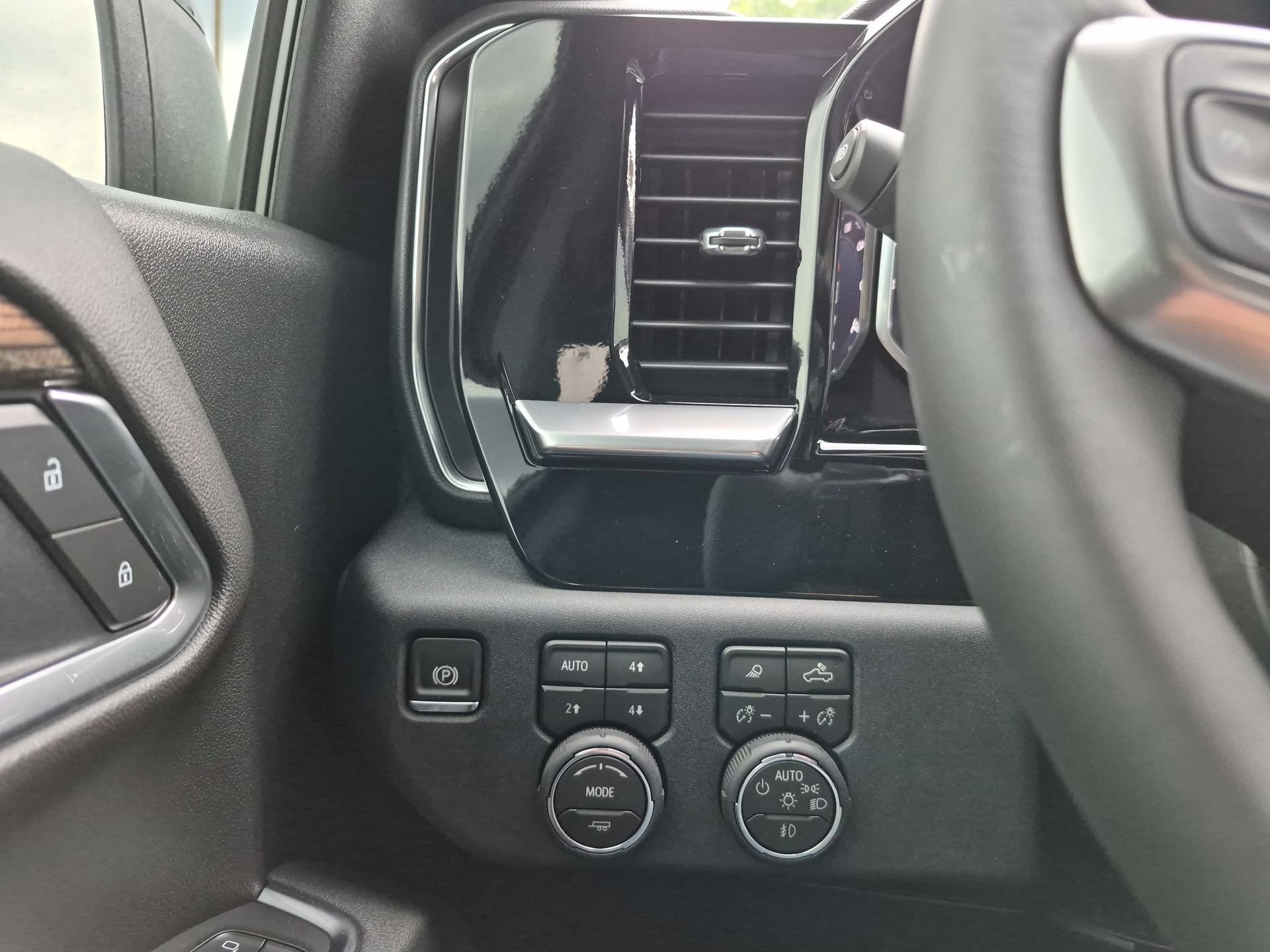 2026 Chevrolet Silverado 1500 RST Crew Cab Short Box 4WD