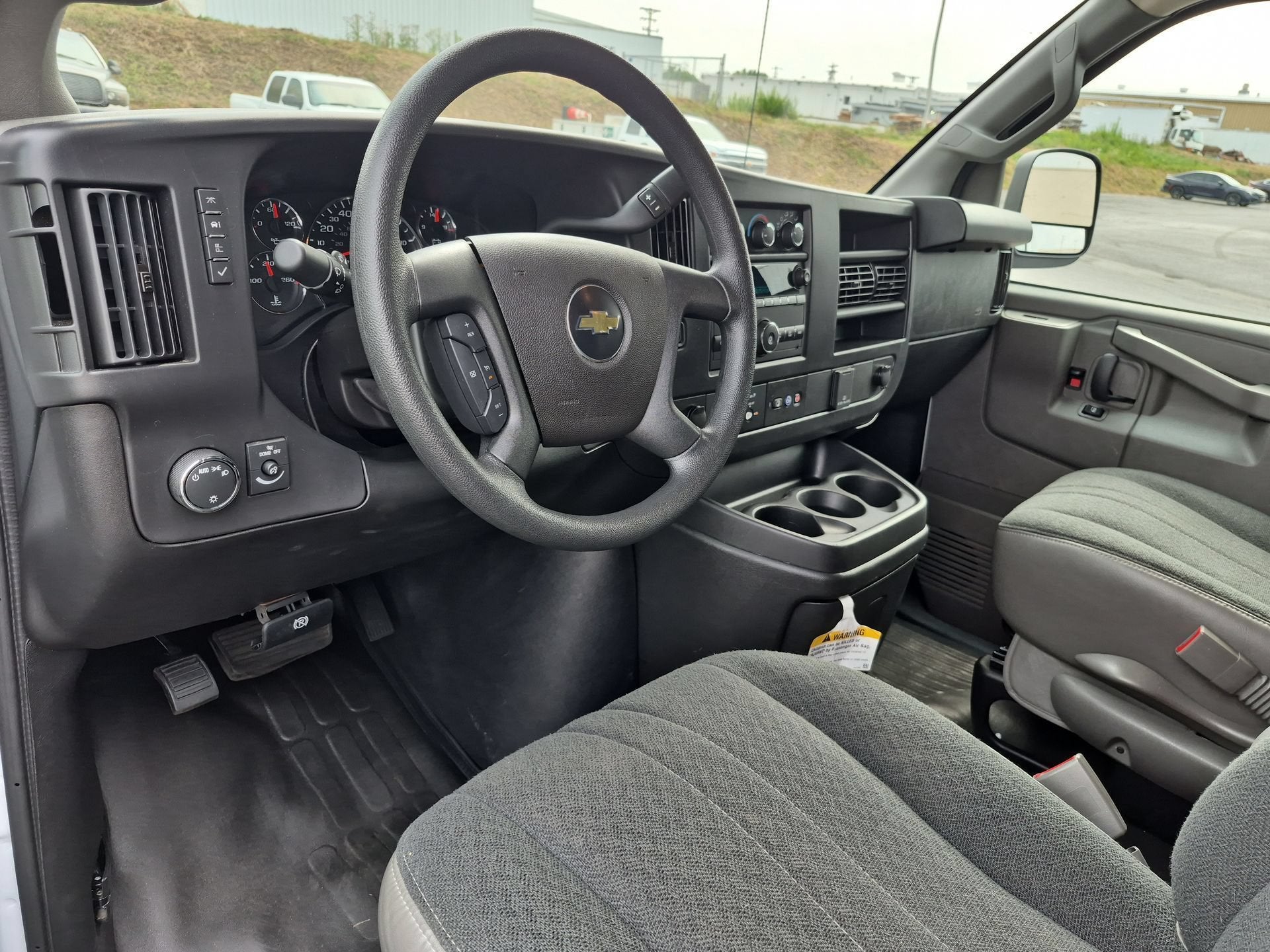 2025 Chevrolet Express Cargo WT
