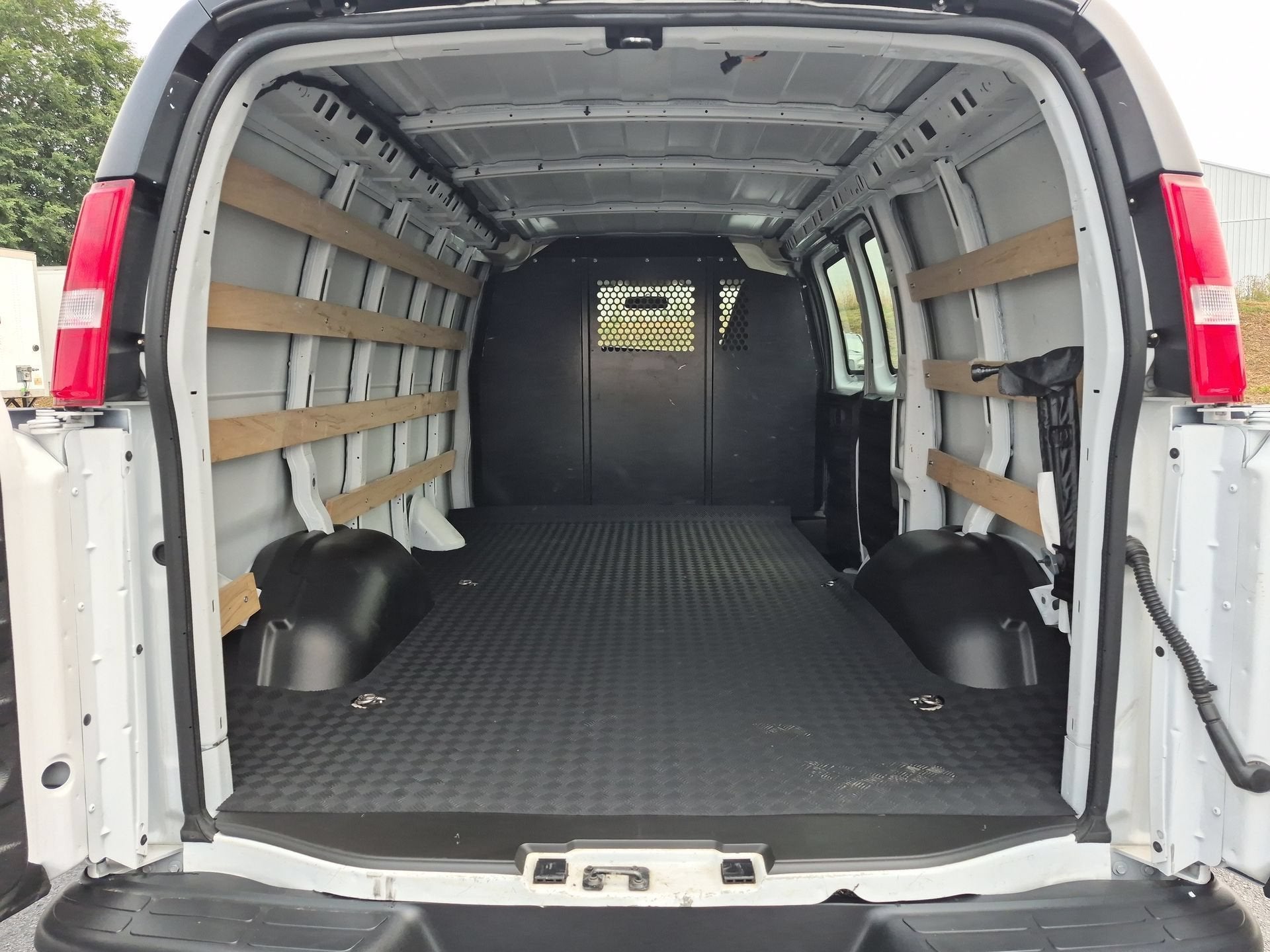 2025 Chevrolet Express Cargo WT
