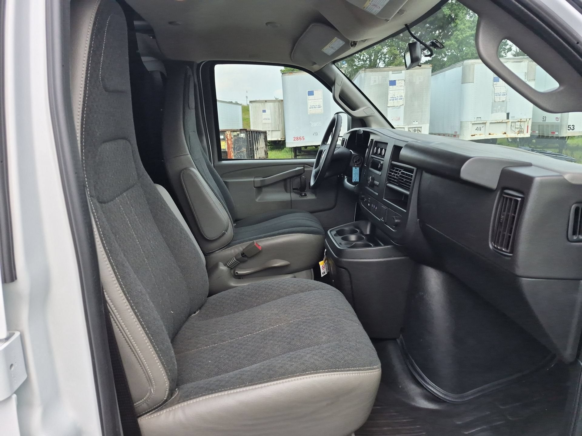 2025 Chevrolet Express Cargo WT