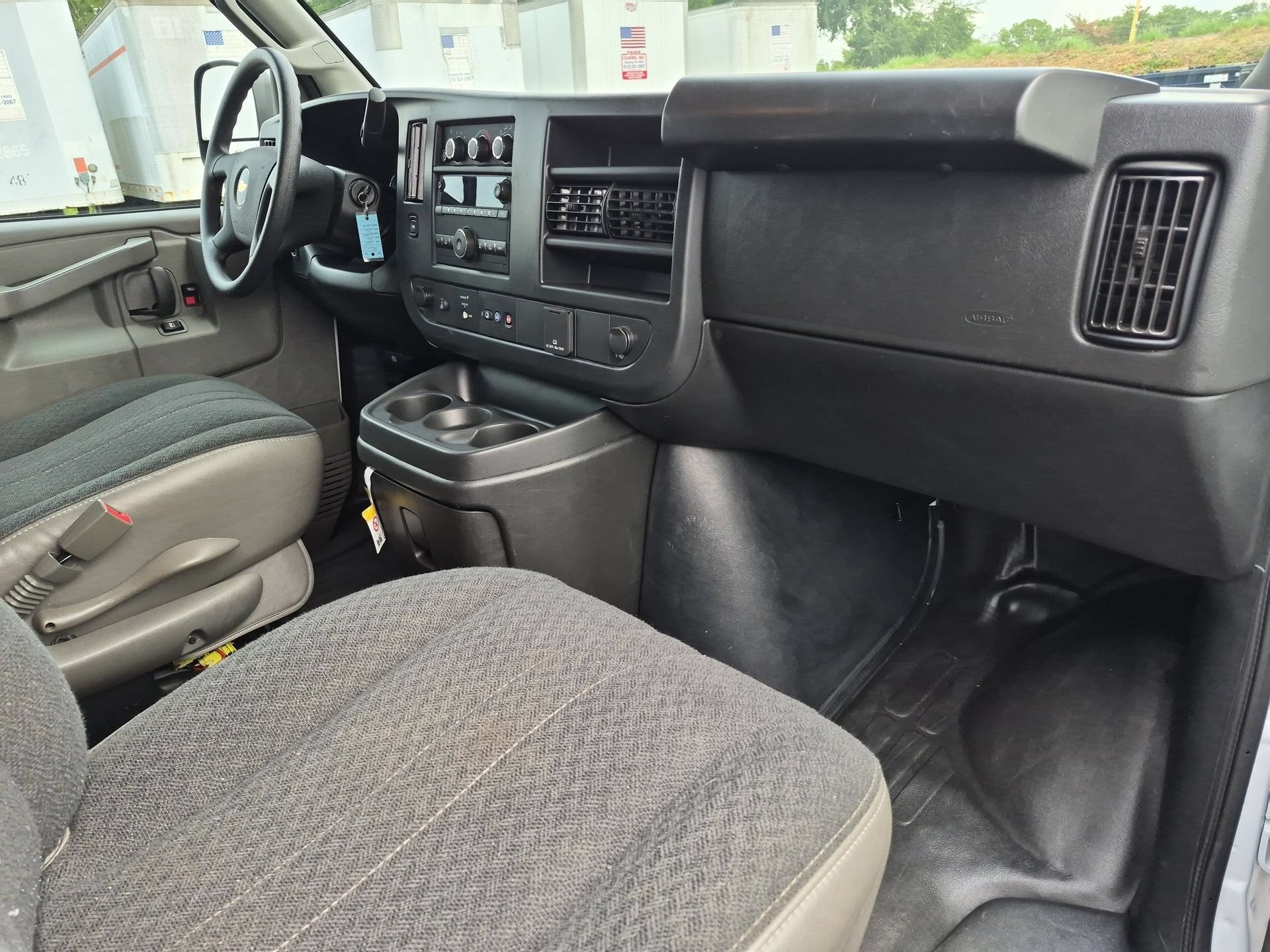 2025 Chevrolet Express Cargo WT