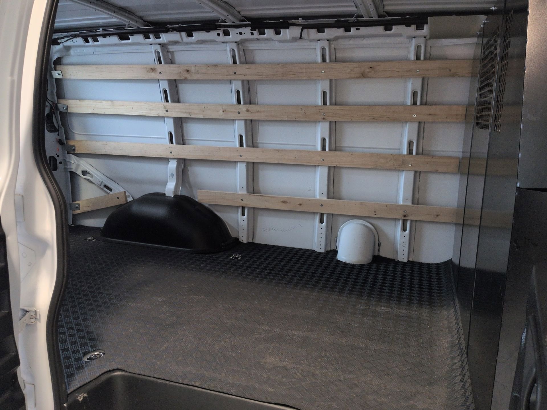 2024 Chevrolet Express Cargo 2500 WT