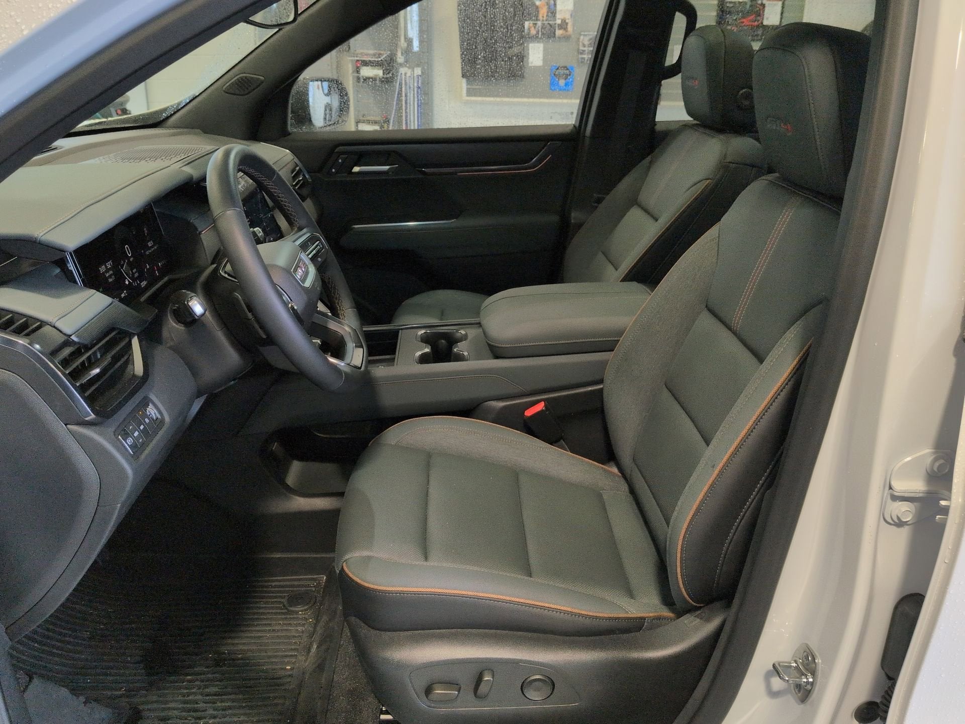 2025 GMC Acadia AT4