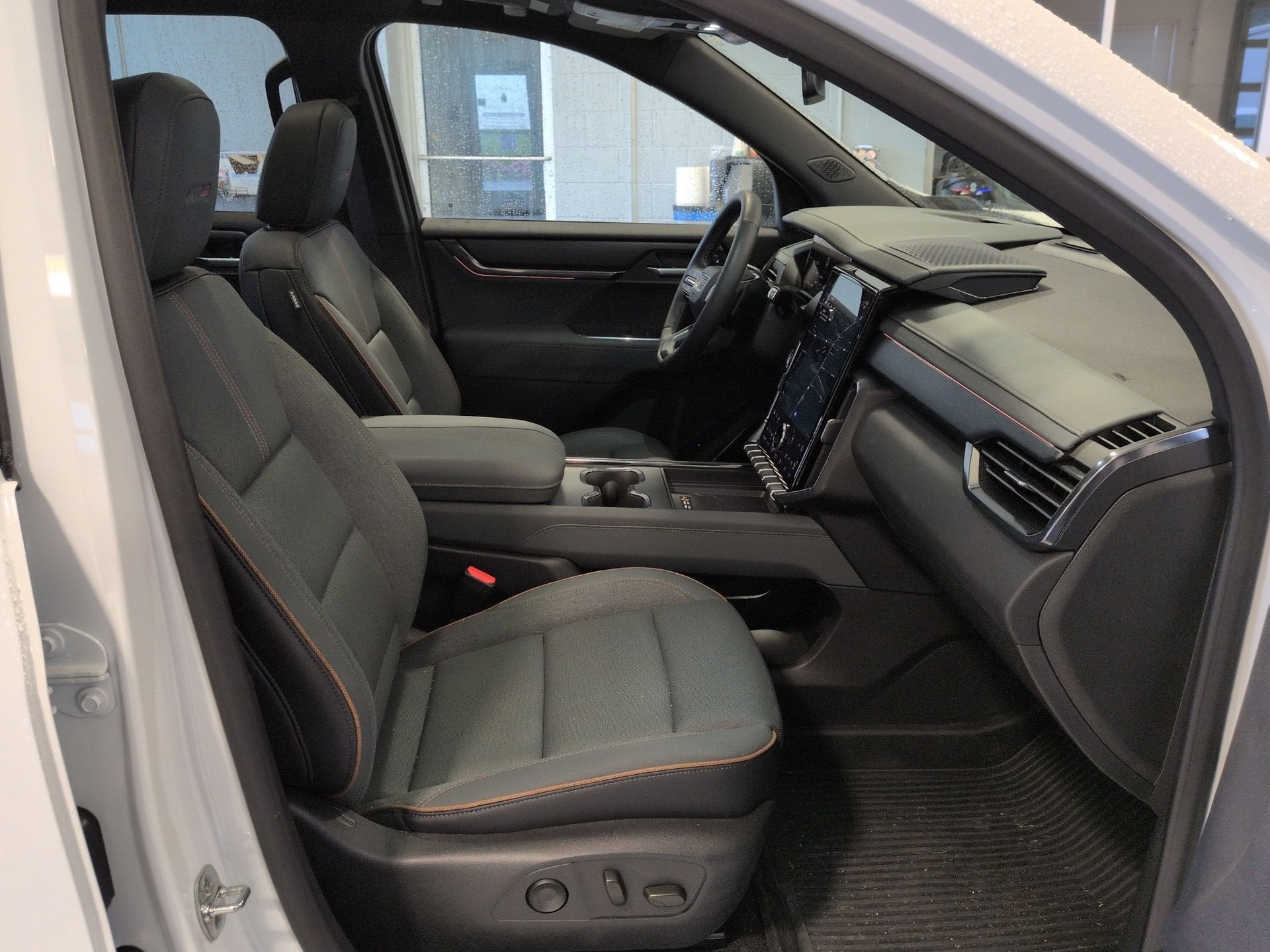 2025 GMC Acadia AT4