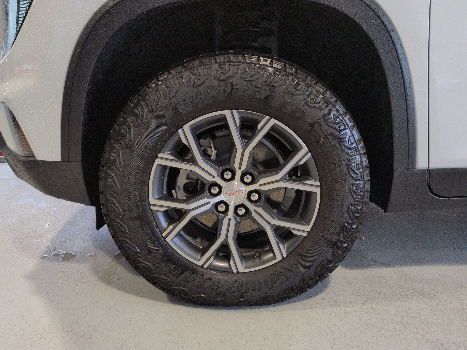 2025 GMC Acadia AT4