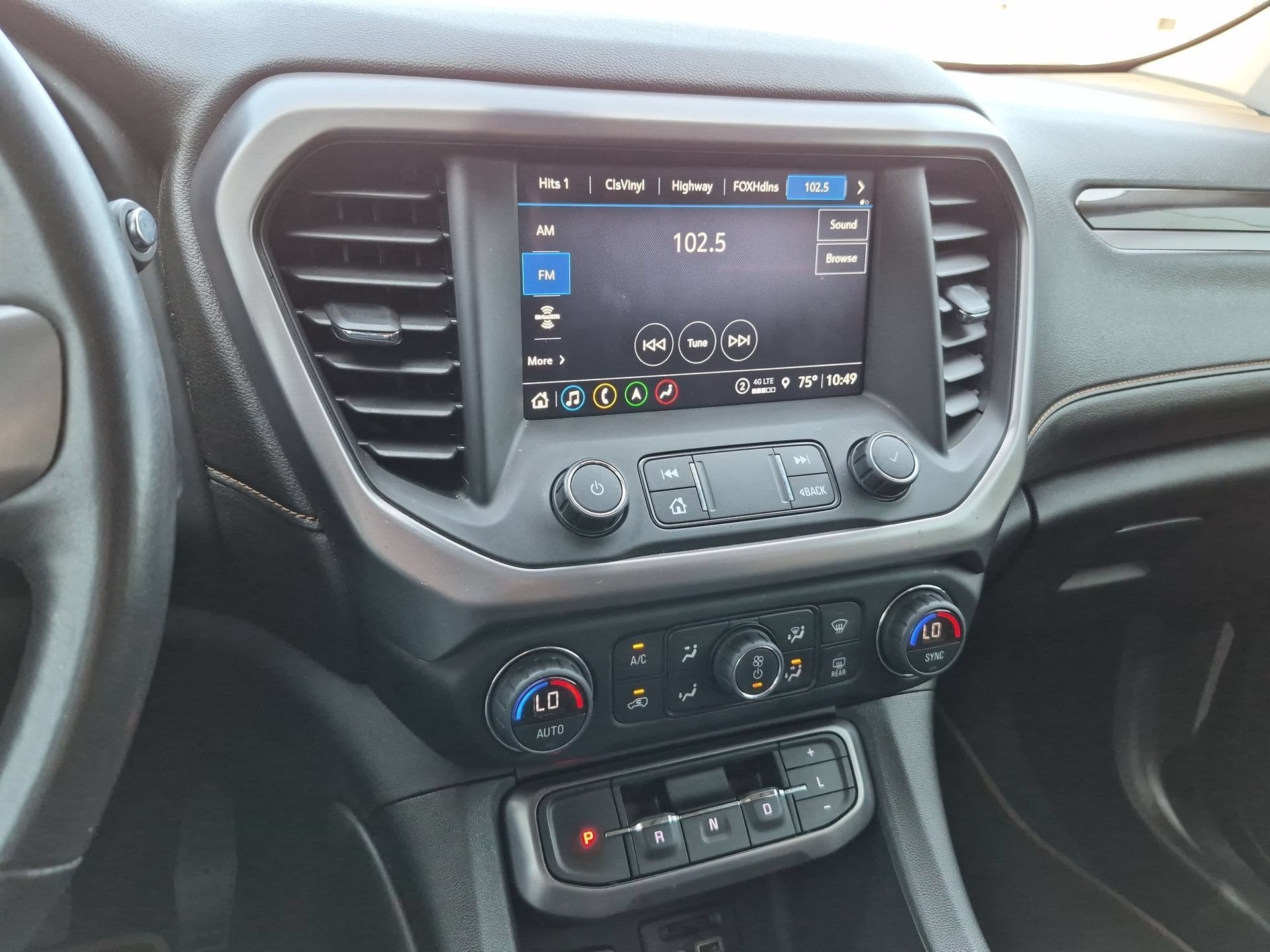2022 GMC Acadia AT4