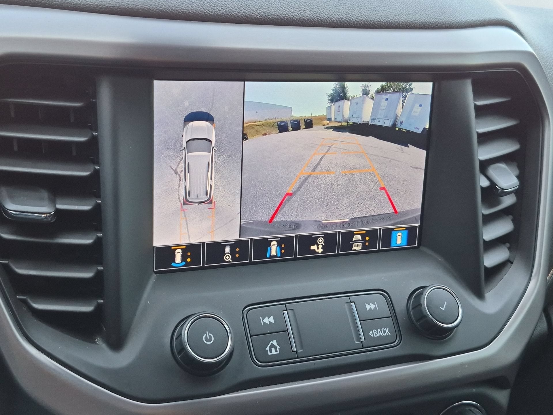 2022 GMC Acadia AT4