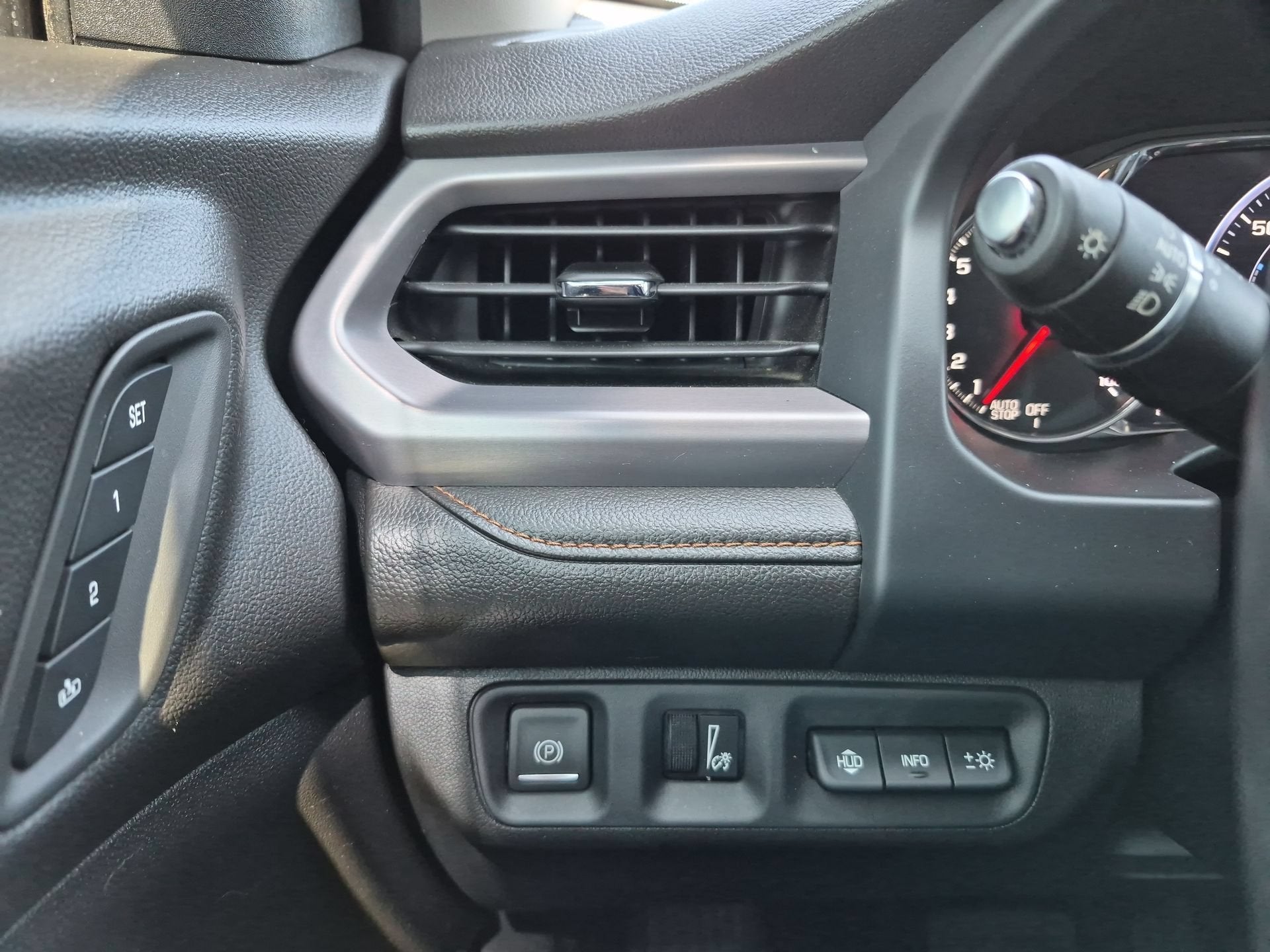 2022 GMC Acadia AT4