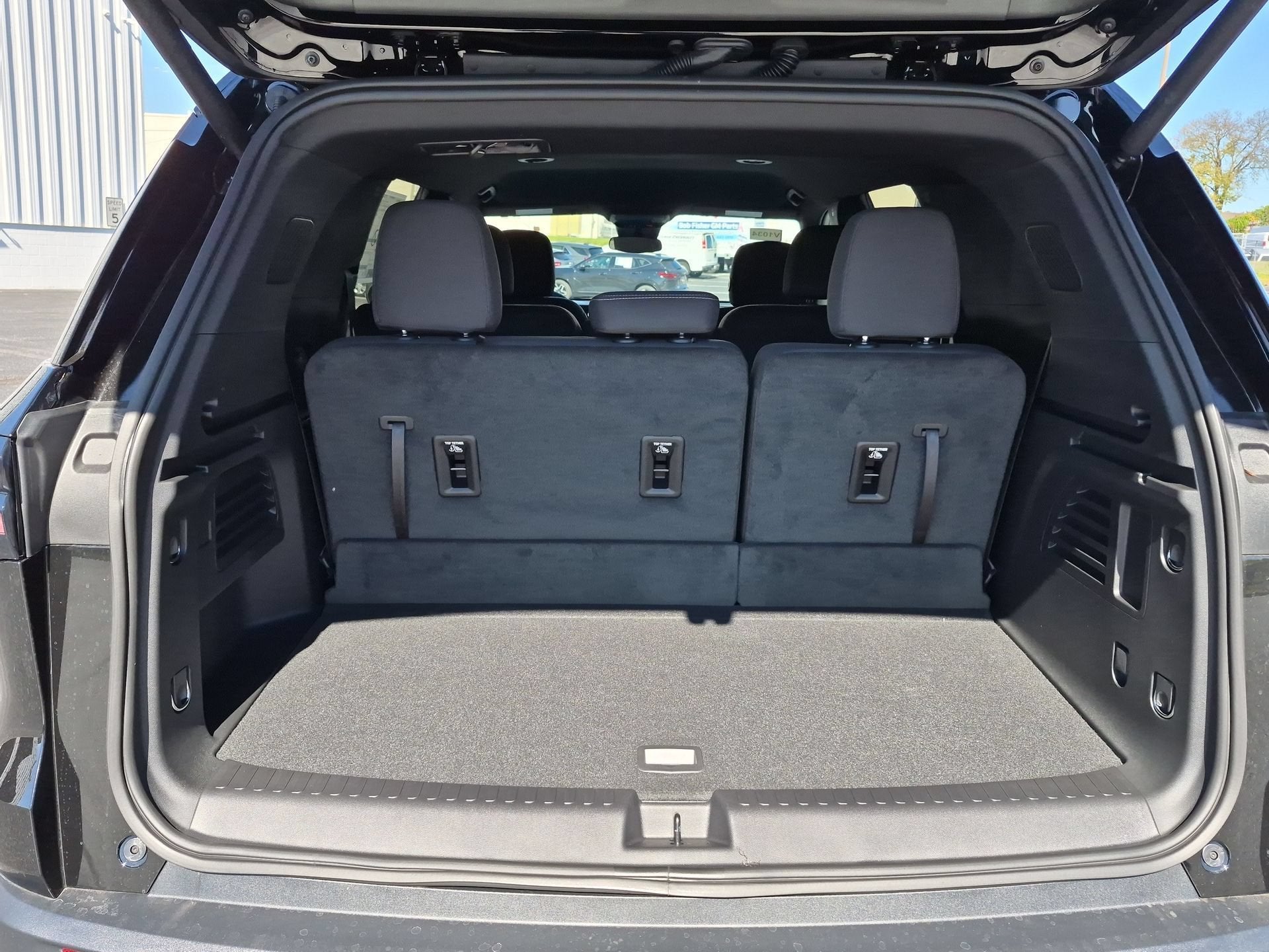 2027 Chevrolet Traverse LT SUV FWD