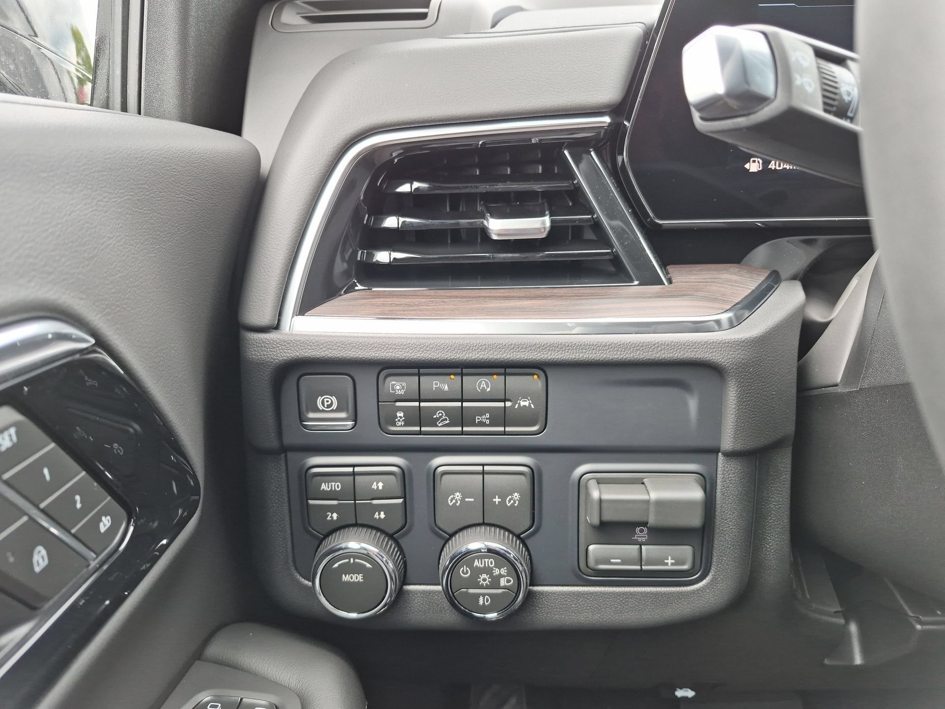 2026 Chevrolet Suburban LT SUV 4WD