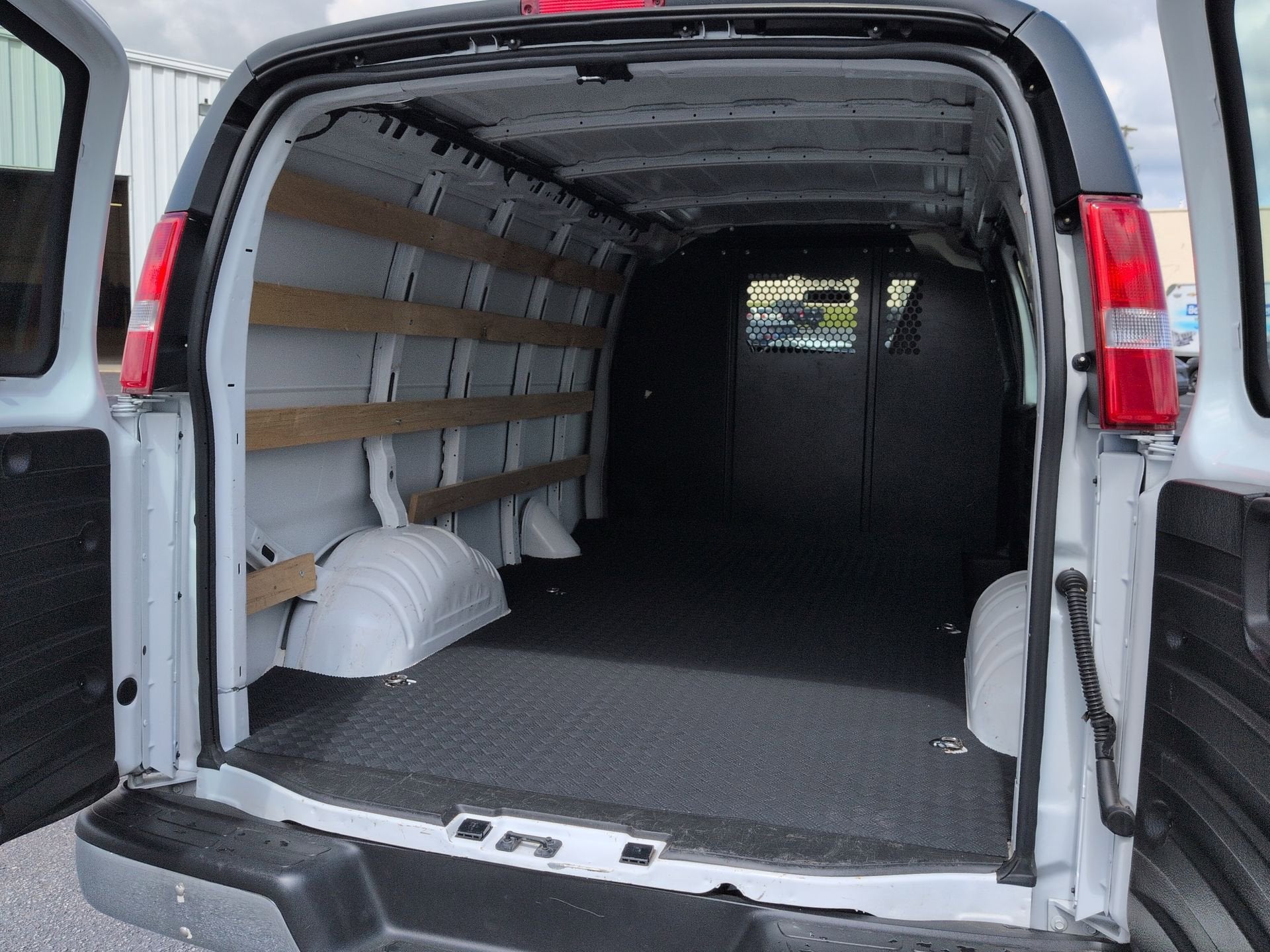 2024 GMC Savana Cargo 2500 Work Van