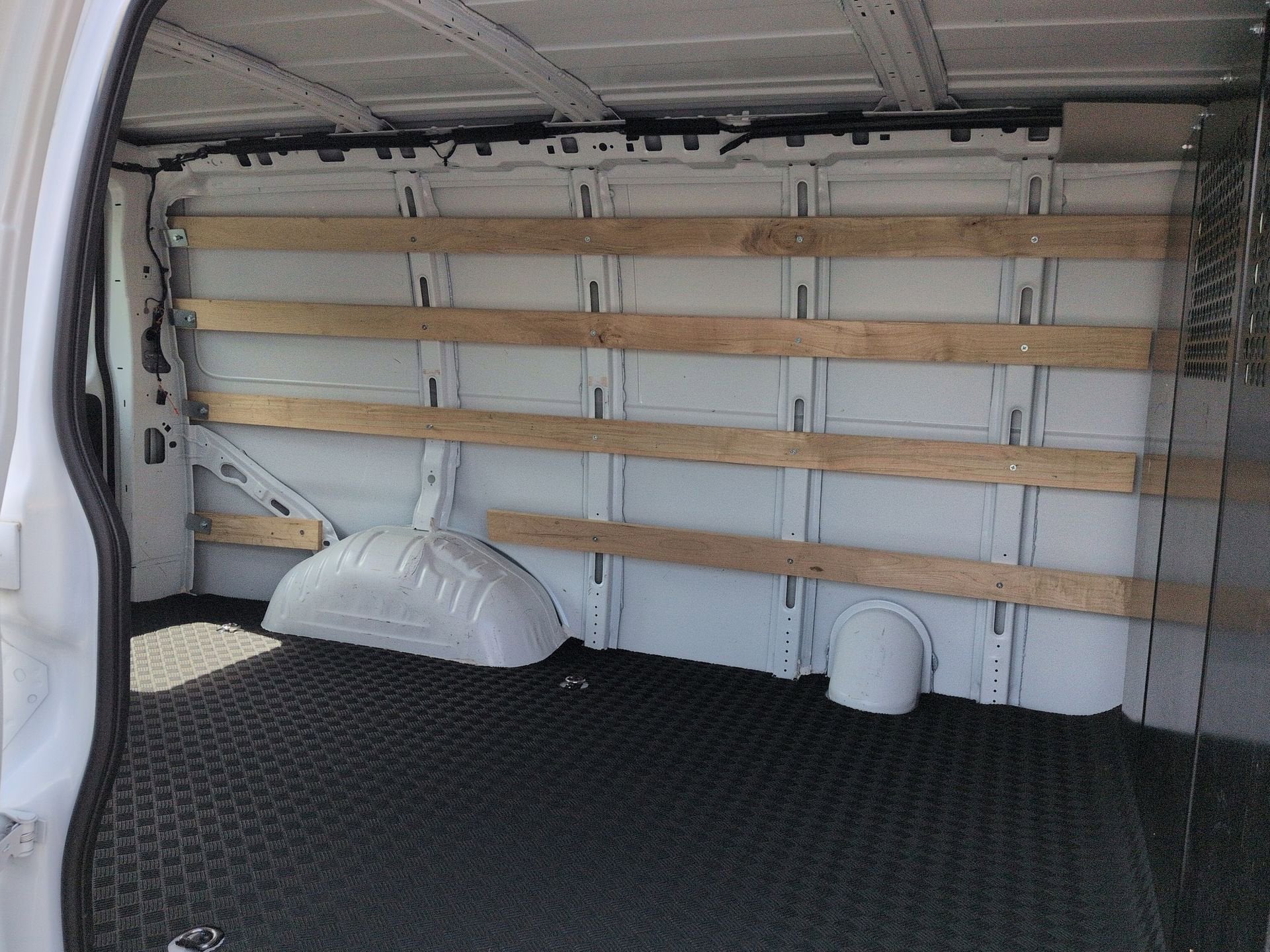 2024 GMC Savana Cargo 2500 Work Van