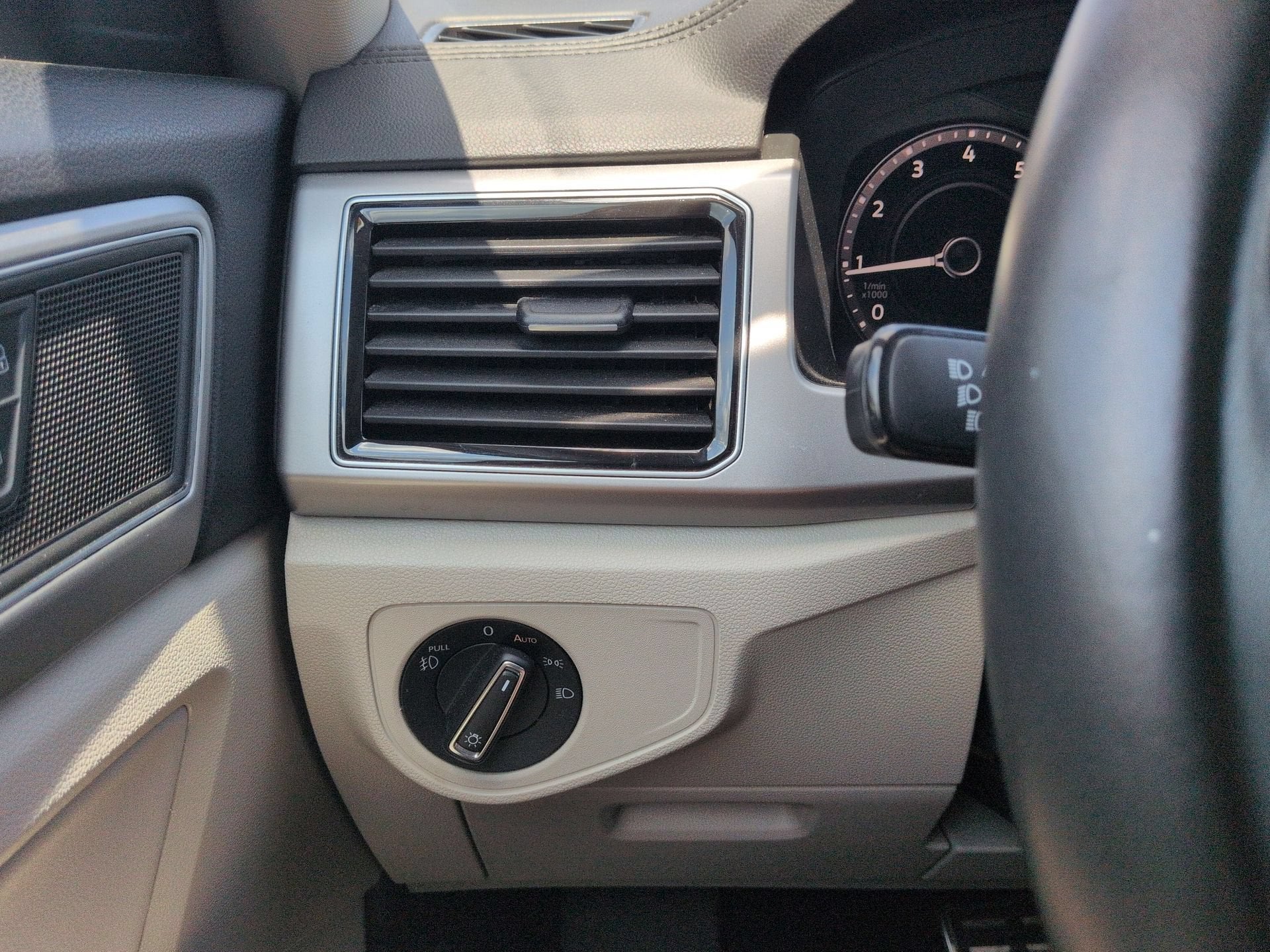 2019 Volkswagen Atlas 3.6L V6 SEL R-Line