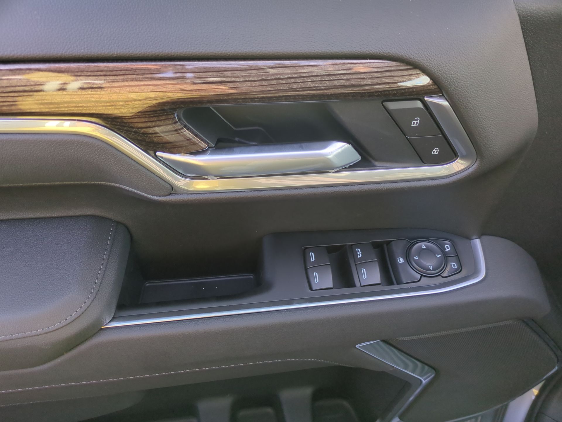 2026 Chevrolet Silverado 1500 LT Crew Cab Short Box 4WD