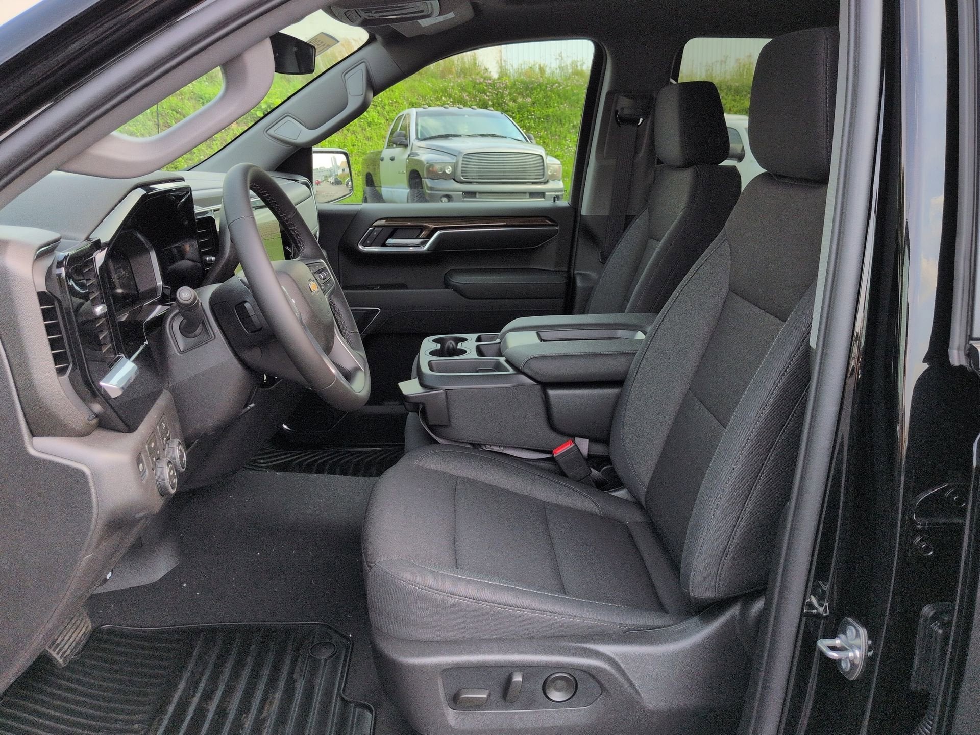 2026 Chevrolet Silverado 1500 LT (2FL) Crew Cab Short Box 4WD