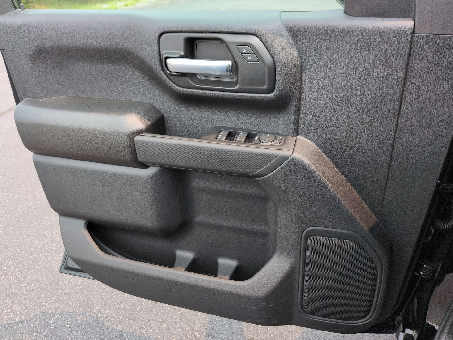 2026 Chevrolet Silverado 1500 Custom Trail Boss Crew Cab Short Box 4WD