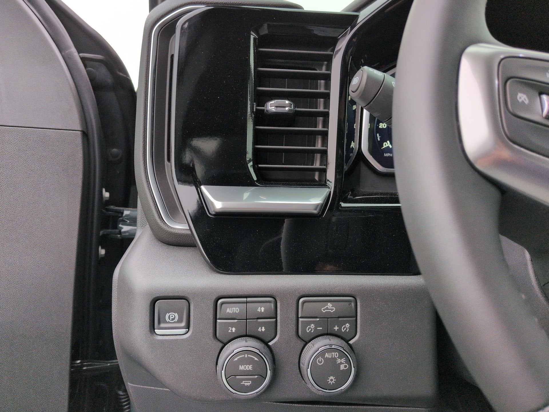 2026 Chevrolet Silverado 1500 LT Crew Cab Short Box 4WD