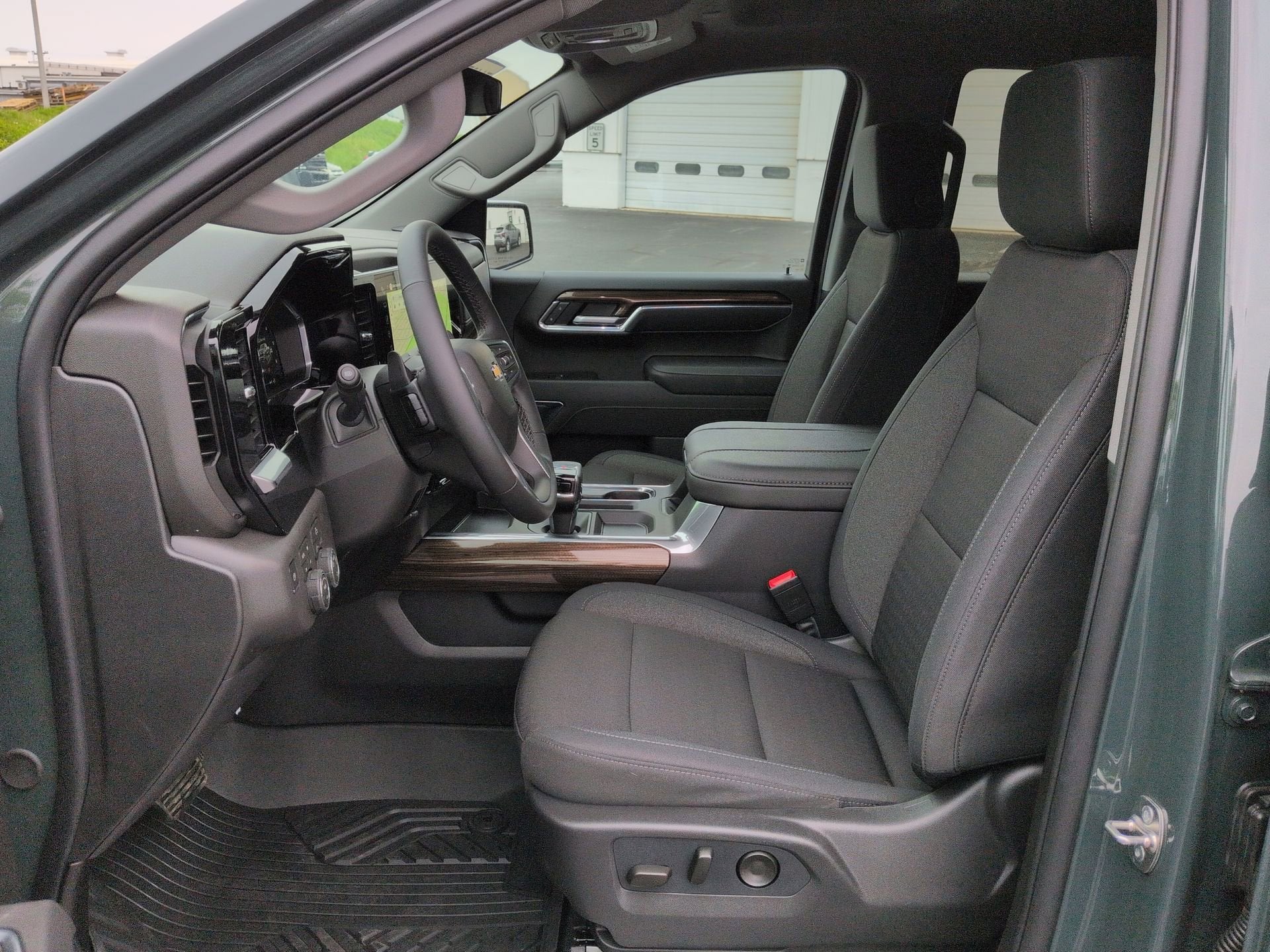 2026 Chevrolet Silverado 1500 LT Crew Cab Short Box 4WD
