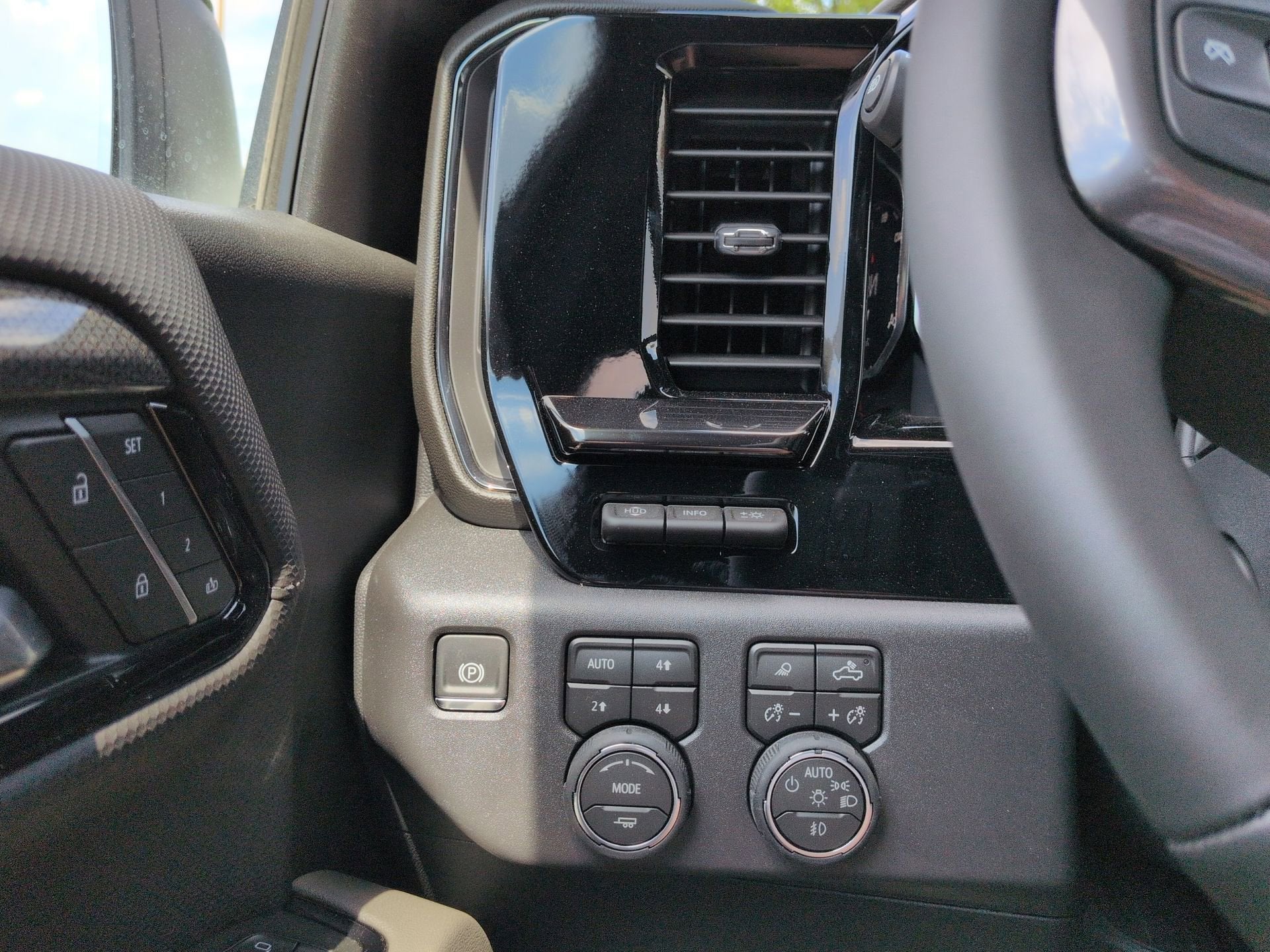 2026 Chevrolet Silverado 1500 ZR2 Crew Cab Short Box 4WD