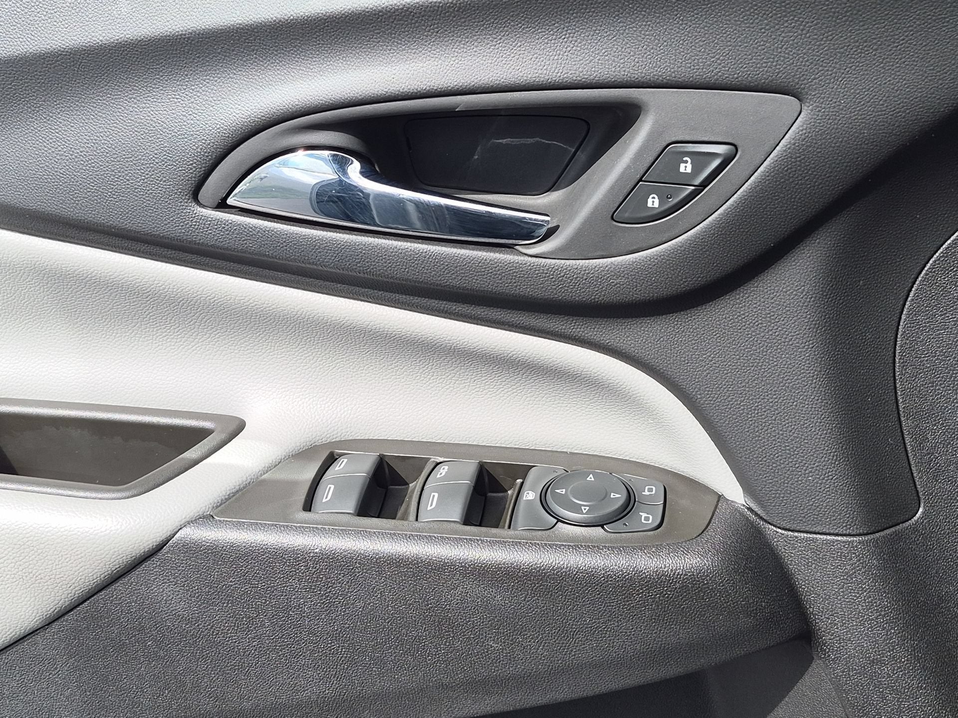 2024 Chevrolet Equinox LS - Photo 23