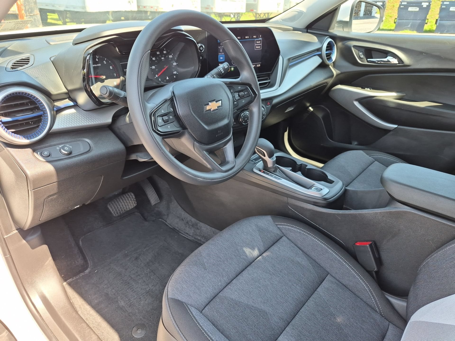 2024 Chevrolet Trax LS - Photo 10