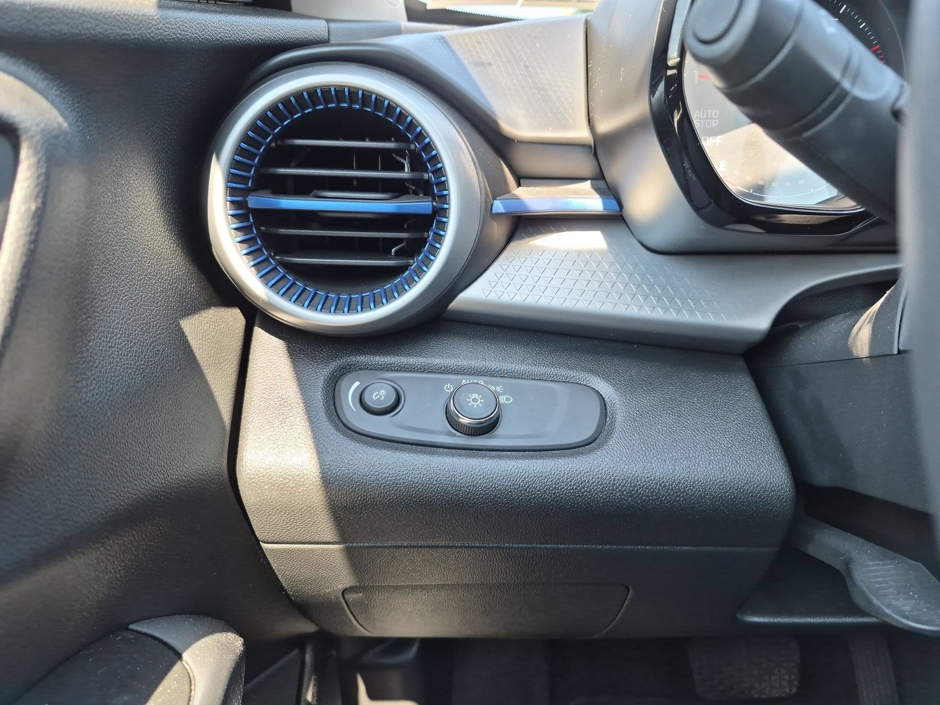2024 Chevrolet Trax LS - Photo 18