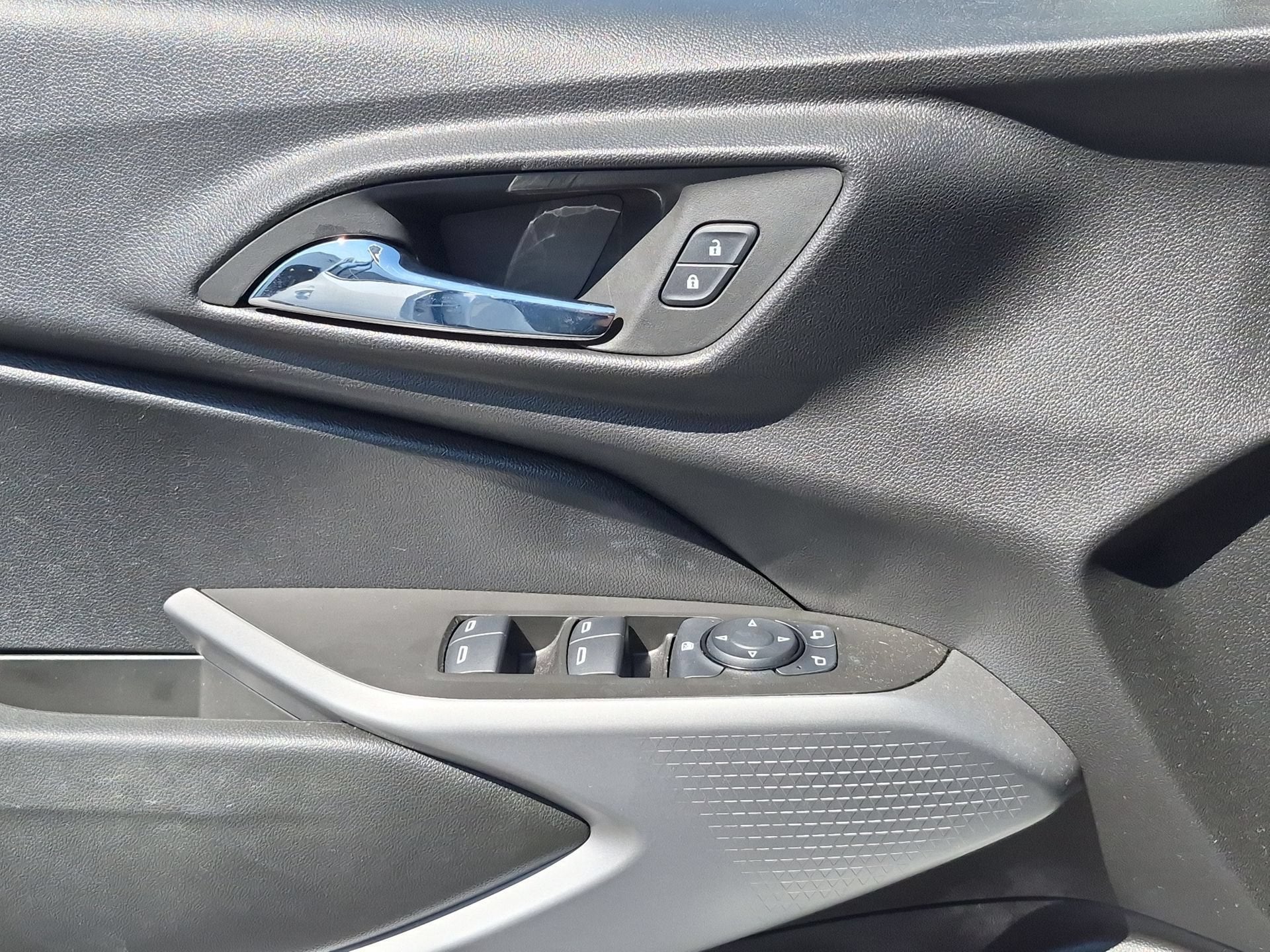 2024 Chevrolet Trax LS - Photo 22
