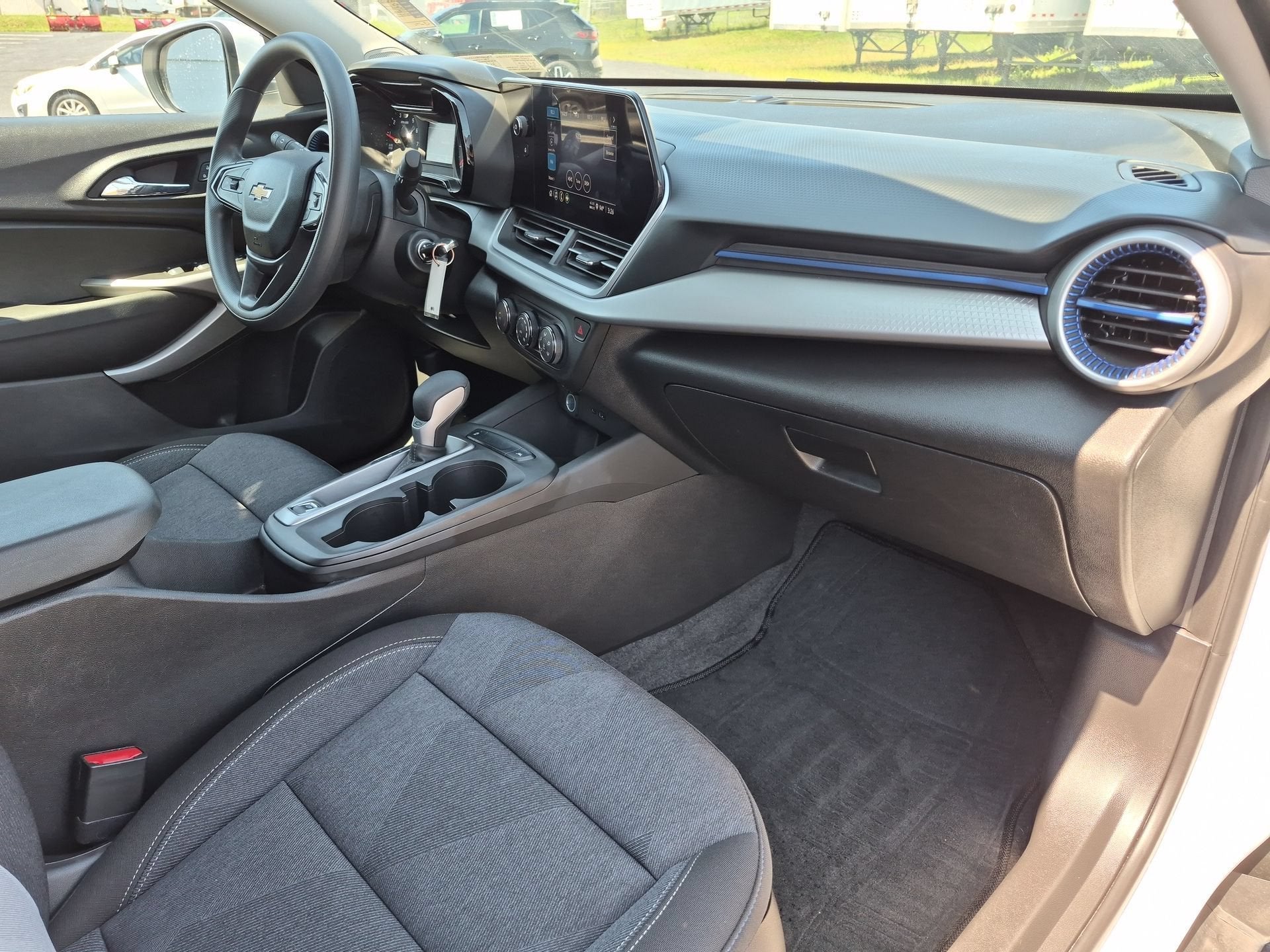 2024 Chevrolet Trax LS - Photo 28