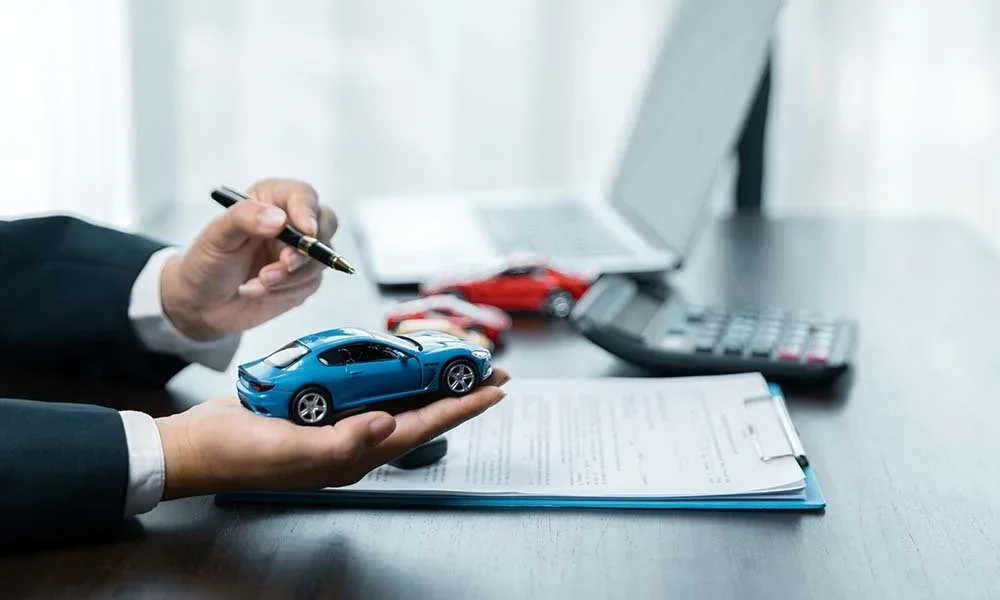 Car Buying FAQs: What's The Difference Between Leasing & Financing?